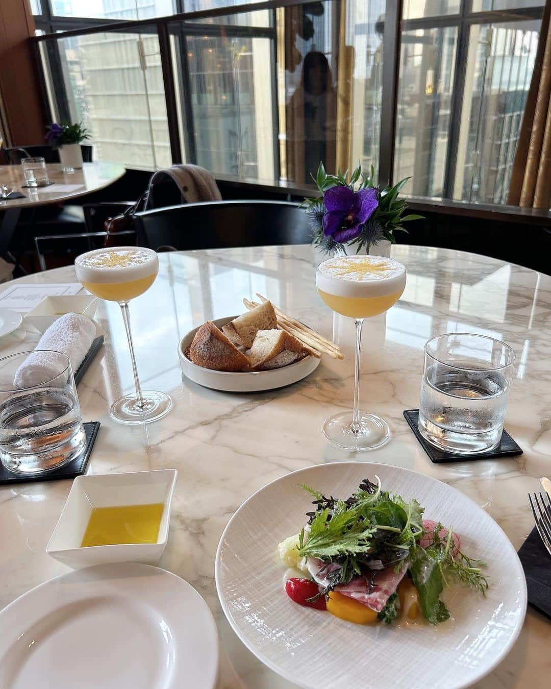 リサのインスタグラム：「lunch！  すずこおめでとう♡🎂  #銀座ランチ」