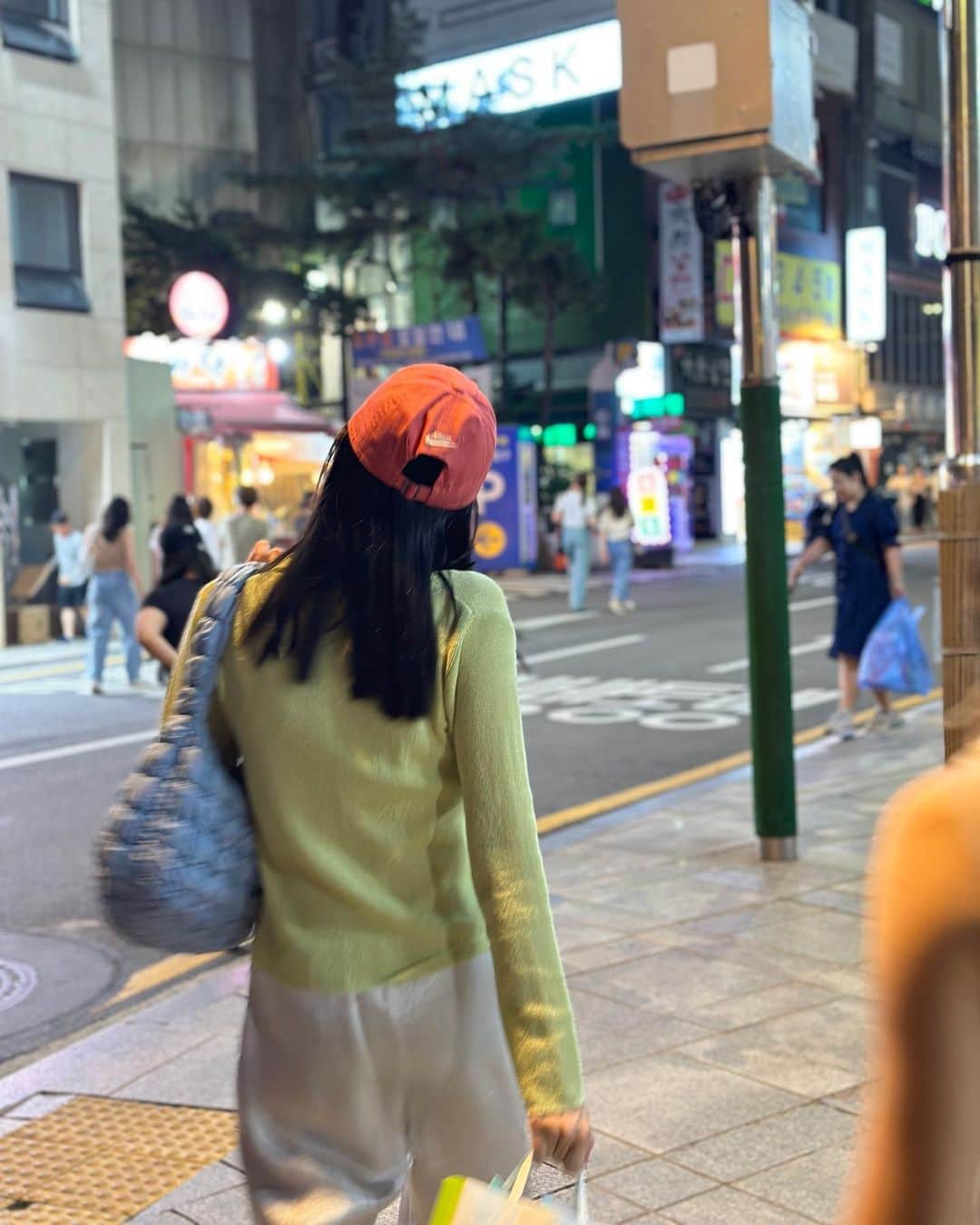 パフ・クオのインスタグラム：「愉快的背影🤭  . . . 2023.06」