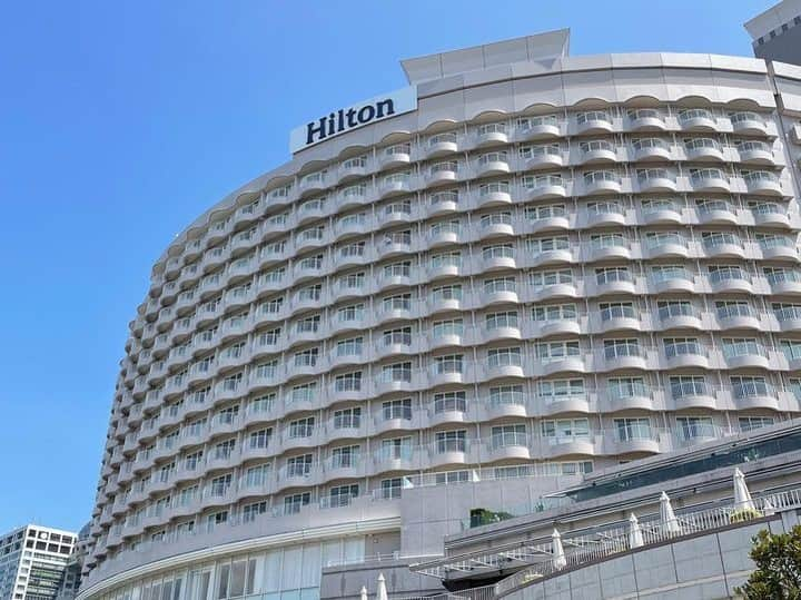 Hilton Tokyo Odaiba ヒルトン東京お台場さんのインスタグラム写真 - (Hilton Tokyo Odaiba ヒルトン東京お台場Instagram)「東京湾のウォーターフロントに位置するヒルトン東京お台場は、豪華客船をイメージしてデザインされました🚢 青い空と海が広がるロケーションで、リゾート気分を味わいながら、上質な休日をお過ごしください☀️  Located on Tokyo Bay's waterfront, Hilton Tokyo Odaiba is designed to resemble a luxurious cruise ship🚢 With blue skies and sea views, enjoy a high-quality getaway in a resort-like setting☀️  📸：@kiki.happytravel.art  #ヒルトン東京お台場 #hiltontokyoodaiba」9月25日 11時00分 - hilton_tokyo_odaiba