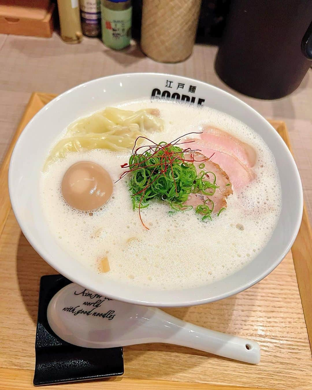 AYUNAさんのインスタグラム写真 - (AYUNAInstagram)「高田馬場にあるラーメン屋さん✨🍜✨  特製濃厚泡白湯ラーメン🐓 丸どり、鶏ガラ、もみじを10時間以上煮出して作る濃厚白湯スープ、ジャガイモや豆乳を合わせてクリーミーなポタージュの様に仕上げた、女性にも人気な鶏白湯ラーメン😋  かなり鶏の出汁が効いていて濃厚で私は豆乳が大好きなので毎日飲みたいくらい美味しかったぁ🥺🍀  具材のワンタンもとっても美味でした☺️  PR @goodle_takadanobaba #鶏醤油ラーメン #鶏白湯ラーメン #高田馬場グルメ #高田馬場ランチ #高田馬場ディナー #高田馬場ラーメン #goodle」9月25日 11時14分 - ayuna_0404