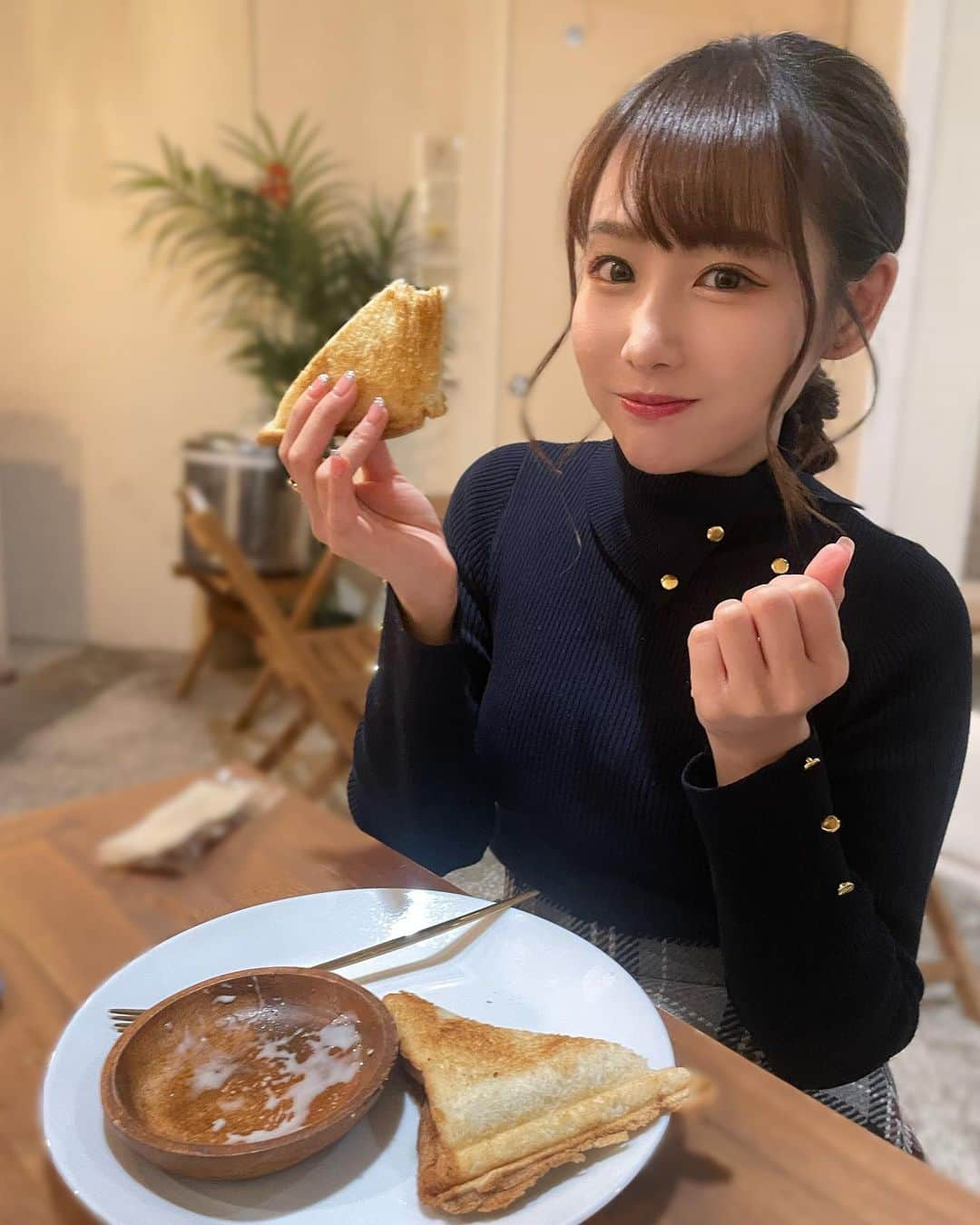 丸りおなのインスタグラム：「.  おはようー！🥪  【 告知 】  YouTube『りおなとフラットのKEY STATION』の公開収録第2回が決定しましたー！  10月1日（日）です👶 そして今回はなんと！！！ アイドル時代の元メンバー3人が来てくれます🫶 レアすぎる！ チェキ会もあるのでぜひお越しください！  ※来れるよー！って方はYouTubeの方にコメントお願いします🙇‍♀️（ストーリーにYouTubeのURL載せますね）  入場料無料ですが、1人500円以上の寄付をお願いしております。 （こちらは全て、保護犬、保護猫ちゃんに寄付されます。来てくださるだけでお力になりますので、是非よろしくお願い致します。）  【公開収録概要】 🔸2023年10月1日（日）13:30開場、14:00開演、公演16:00終了 ※その後チェキ会 17:30完全終了。  会場 🔸東京都渋谷区道玄坂1-21-1 渋谷ソラスタ　15階会議室  #渋谷 #アイドル #チェキ会 #渋谷ディナー #公開収録 #needs #アイドル好き #アイドル好きと繋がりたい #動物愛護 #保護活動 #動物好き #犬すきな人と繋がりたい #猫好きさんと繋がりたい #保護犬 #保護猫 #すあま商會 #kdp」