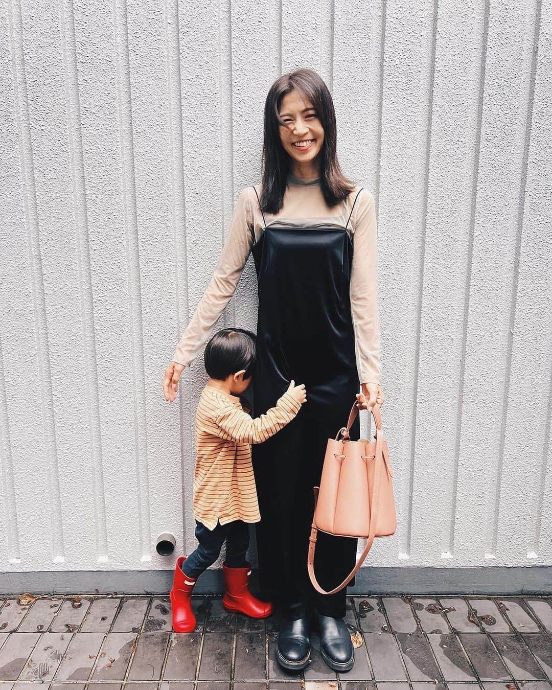 青木大輔のインスタグラム：「美沙子ちゃんがめちゃくちゃ久しぶりに来てくれました！ カラーとトリートメント、カットは久しぶりに伸ばしていってスタイルつくってみようと思います！ 薄め前髪のリクエストだったけど、却下させてもらいました🤣 この感じなら前髪無しが良いー！  それにしても、ほんと忙しそう😂  また時間できたら来てねー！  #安田美沙子 #tiechel #息子君可愛い」