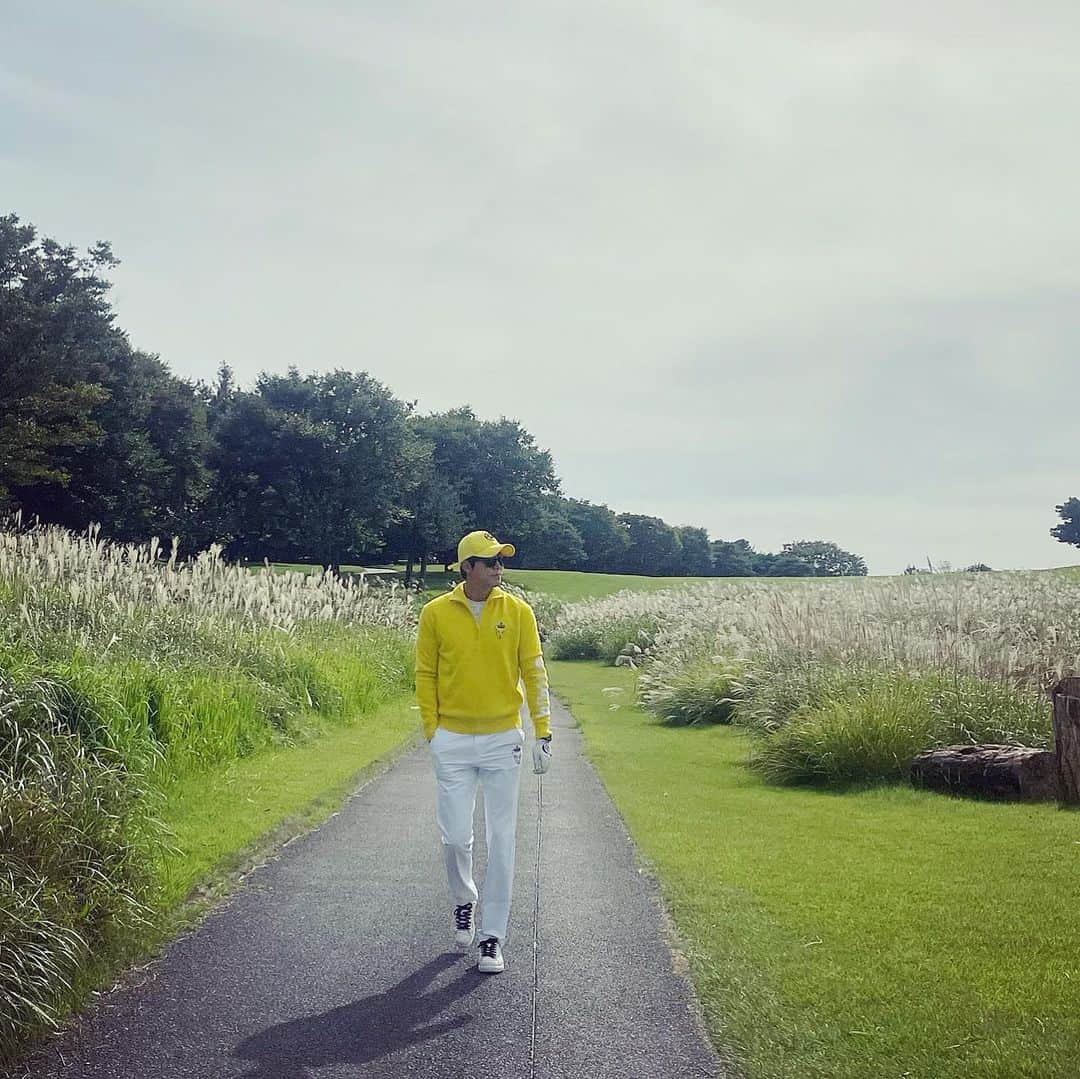 シン・ジフンさんのインスタグラム写真 - (シン・ジフンInstagram)「가을이 왔다 ⛳️ 옷도 골프장도 멤버도 완벽했던  #유타 #UTAA #유타골프 #골프웨어 #블루헤런cc #개나리 #병아리」9月25日 11時16分 - sj_hooon