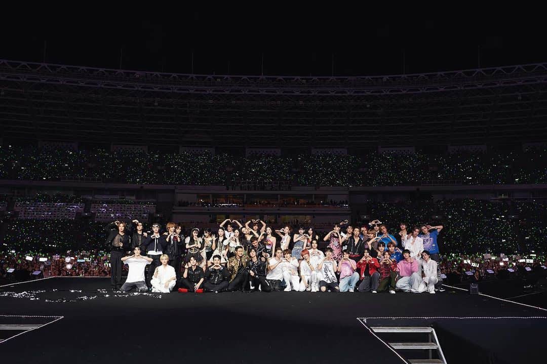 SMエンターテインメントさんのインスタグラム写真 - (SMエンターテインメントInstagram)「SMTOWN LIVE 2023, 11년만에 다시 찾은 자카르타서 하나된 축제의 장! 동방신기, 슈퍼주니어, 레드벨벳, NCT, 에스파 그리고 라이즈까지! SM 특급 아티스트 총출동!  SM artists come together in Jakarta in 11 years for SMTOWN LIVE 2023! From TVXQ!, Super Junior, Red Velvet, NCT, aespa to RIIZE, SM artists unite in full force!  #SMTOWNJAKARTA2023 #SMTOWN_LIVE_2023_JAKARTA #SMTOWN_LIVE_2023_SMCU_PALACE_JAKARTA #SMCU_PALACE #SMTOWN #SMTOWNLIVE  #TVXQ @tvxq.official  #SUPERJUNIOR #슈퍼주니어 @superjunior  #RedVelvet #레드벨벳 @redvelvet.smtown  #NCT #NCT127 #NCTDREAM #WayV  @nct @nct127 @nct_dream @wayvofficial  #aespa @aespa_official  #RIIZE @riize_official」9月25日 11時20分 - smtown