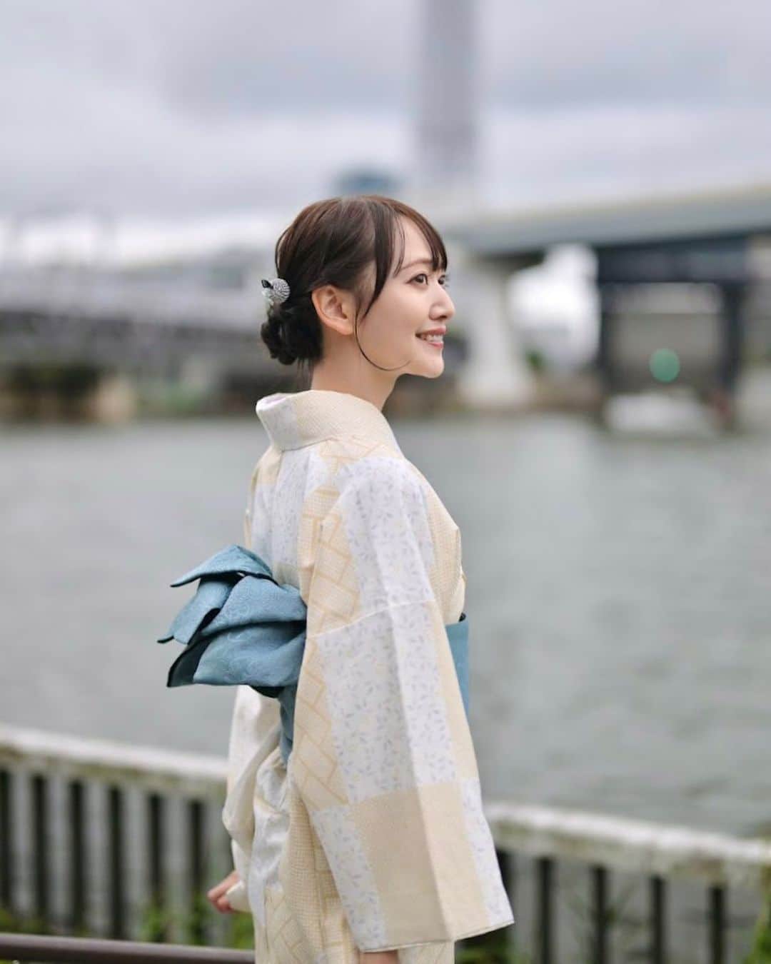 浜田コウさんのインスタグラム写真 - (浜田コウInstagram)「久しぶりに浅草で着物を着たよ〜🌸 ⁡ @asakusa_kimono.niji さんでレンタルさせていただきました👘 ⁡ 着物もたくさん可愛いのがあって 帯もどれがいいかまよっちゃうけど 一緒に見て提案してくださって嬉しかったです♪ ⁡ トレンディープランはヘアセットもついてて 素敵に仕上げてもらいました✨ ⁡ 髪飾りは最近かんざしが好き🍡 ⁡ 涼しくて着物で過ごしやすかったよ〜😊 ⁡ このあとりこぴんと集合したのでまたそれも載せよ♡ ⁡ ⁡ PR @asakusa_kimono.niji #着物レンタル #浅草レンタル着物 #浅草着物レンタル #浅草着物レンタル虹 #浅草着物 #浅草着物散策 #着物」9月25日 11時20分 - kou0929
