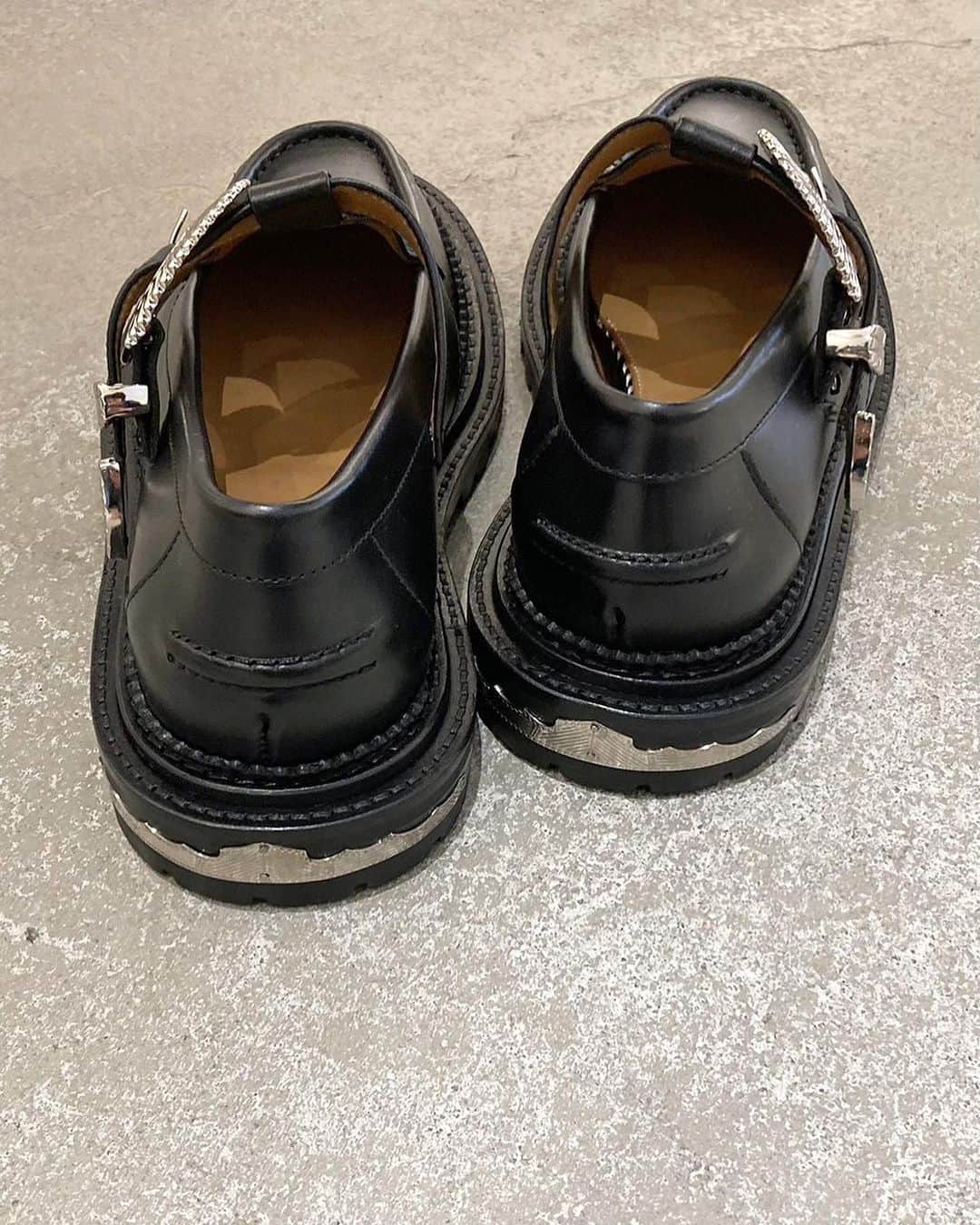 アストラットさんのインスタグラム写真 - (アストラットInstagram)「WESTERN BOOTS 97,900yen LEATHER × PATENT SHORT BOOTS 68,200yen T-STRAP LOAFER 75,900yen /TOGA PULLA #togapulla #togaarchives #astraet #アストラット #トーガ #サンダルコーデ #モードファッション #ショートブーツ #ローファー #ウェスタンブーツ」9月25日 11時46分 - astraet_jp