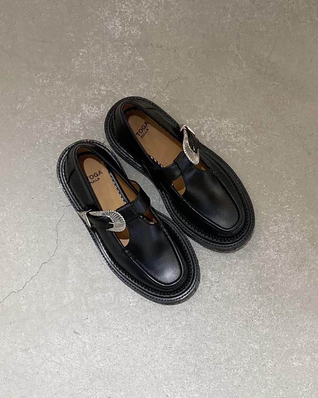 アストラットさんのインスタグラム写真 - (アストラットInstagram)「WESTERN BOOTS 97,900yen LEATHER × PATENT SHORT BOOTS 68,200yen T-STRAP LOAFER 75,900yen /TOGA PULLA #togapulla #togaarchives #astraet #アストラット #トーガ #サンダルコーデ #モードファッション #ショートブーツ #ローファー #ウェスタンブーツ」9月25日 11時46分 - astraet_jp