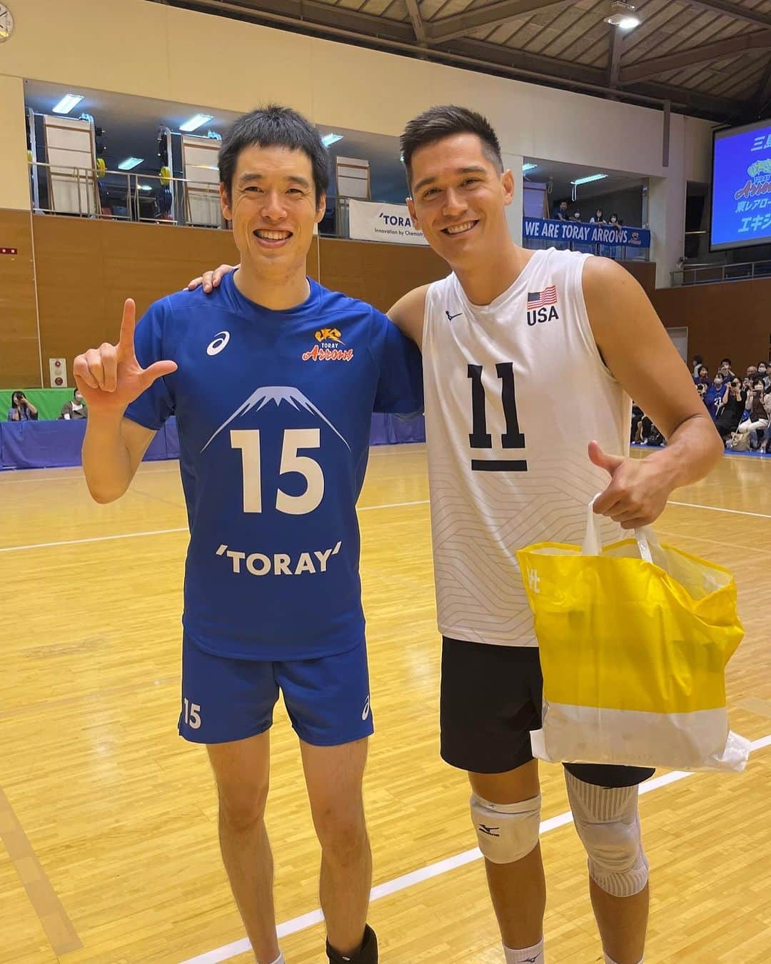 李博さんのインスタグラム写真 - (李博Instagram)「東レアローズvsUSA 沢山の方にお越し頂きありがとうございました🙇‍♂️ これから行われるワールドカップで見られる選手の2人です👍  #アンダーソン #オポジット #クリステンソン #セッター #アメリカ代表チーム #ワールドカップバレー  #女子惜しかった💦 #次は男子 #Go JAPAN」9月25日 11時47分 - lee_haku