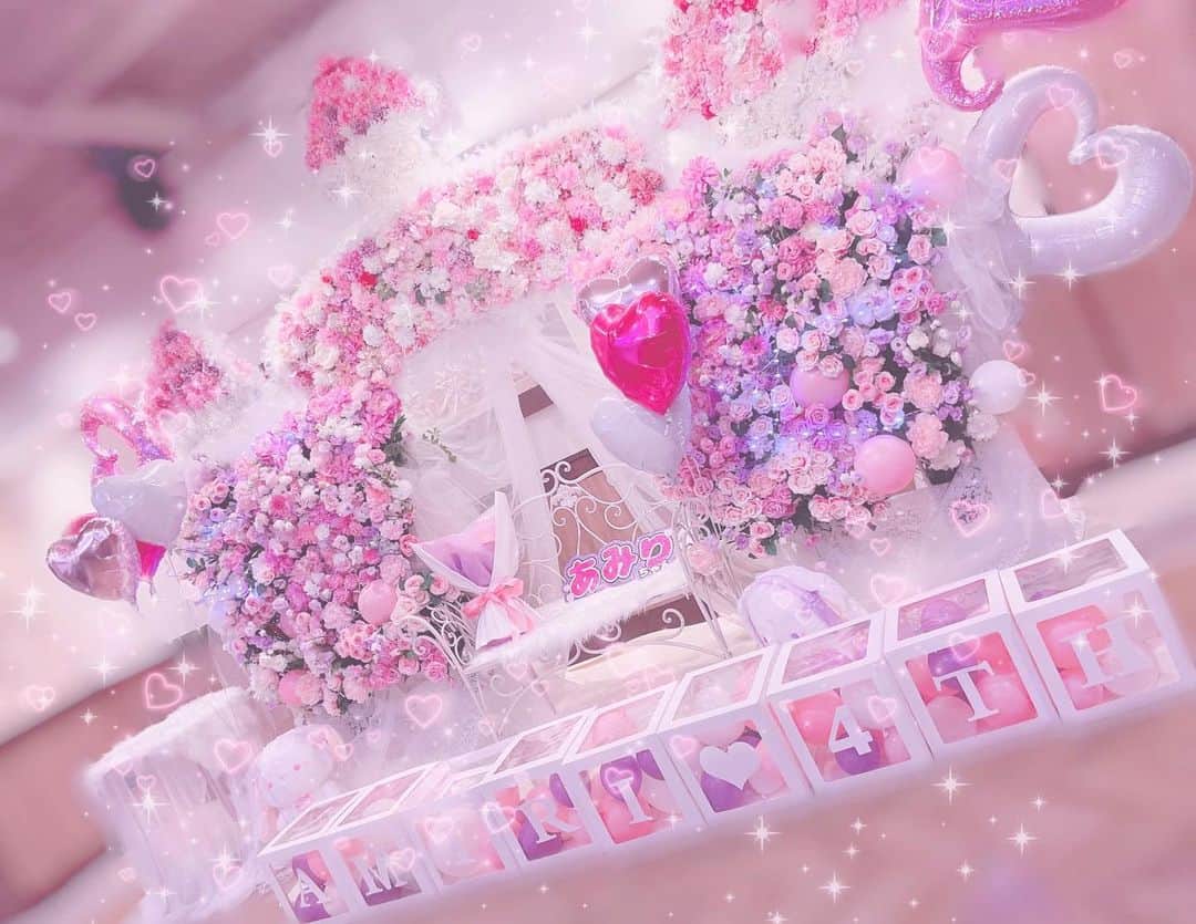 斎藤あみりのインスタグラム：「愛いっぱいのお城🌸🎀 ・ ・ ・ ・ #斎藤あみり#オフ会#birthdayparty #フラワースタンド#フラスタ#スタフラ#flower#バルーン#pink#kawaii#地下アイドル #アイドル#コンカフェ」