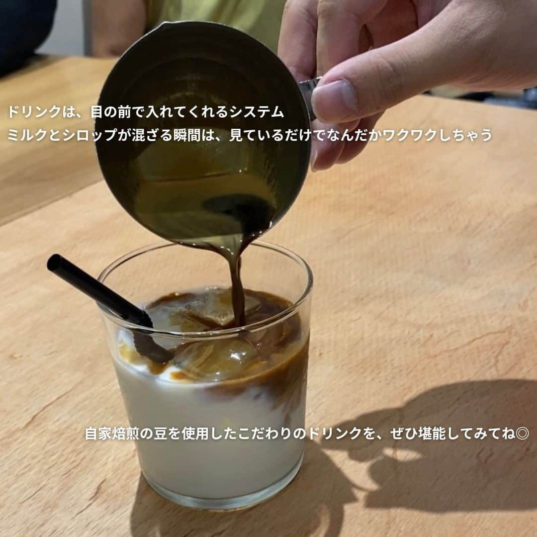 isutaさんのインスタグラム写真 - (isutaInstagram)「夏休みはそろそろ終わりを迎えるけれど、「もっと旅行に行きたかった！」という人もいるのでは？  そんな方は次の長期休みの旅行先に「長崎県」を候補に入れてみて。  自然豊かだから四季折々の風景を楽しめることに加えて、観光地であってもあまり混雑していないから、日々の疲れを癒すにはぴったりなんです◎  今回は、長崎空港からタクシーで10分ほどの場所にあるカフェ「coto × Layers coffee」をご紹介。  空港に近く、最後の最後まで楽しめる上、地元愛に溢れていて、観光スポットとはひと味違った長崎を堪能できること間違いなしのカフェは、旅の締めくくりにぴったりのお店だよ🛫   @coto_x_layerscoffee  [coto × Layers coffee] 住所：長崎県大村市本町444 営業時間：10:00～18:00 定休日：不定休  ✄-----------------------✄  姉妹アカウント @i_am_isuta も更新中  isuta編集部の日常のひとコマや 取材の最新レポを発信しているよ️˖°  ほかにも、エディターが気になる カフェやファッション、コスメをご紹介.・* ぜひフォローしてね️  ✄-----------------------✄  #isuta#isutapic#イスタ #長崎グルメ#長崎観光#長崎旅行#長崎県 #大村市#大村市カフェ#長崎カフェ#cotoxlayerscoffee #カフェラテ好き#カフェラテ中毒#抹茶ラテ#抹茶らぶ #抹茶好き#抹茶好きな人と繋がりたい#カヌレ#カヌレ好き #カヌレ好きと繋がりたい#スイーツ好き#スイーツ大好き #自家焙煎#充電できるカフェ#コンセント#コワーキングスペース #サテライトオフィス#wifi#大村アーケード#作業カフェ」9月25日 11時56分 - isuta_jp