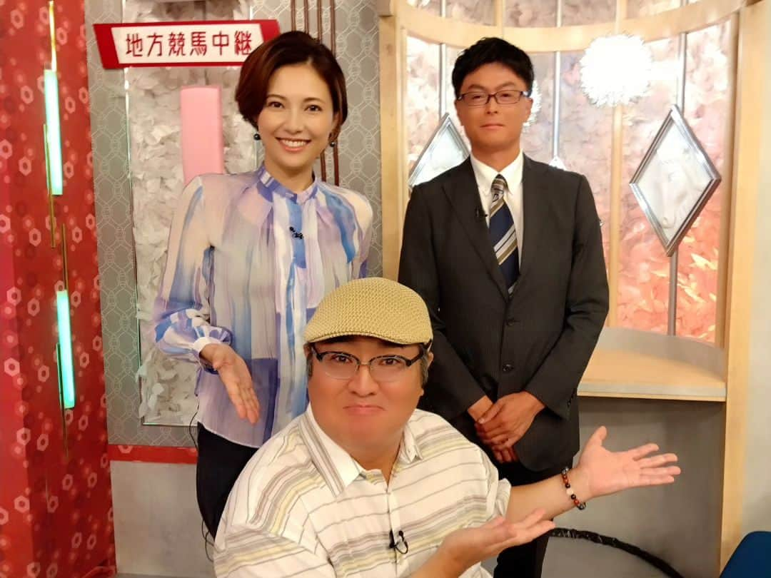 梅田陽子のインスタグラム：「地方中継でした！ 田倉寛史さん、古谷剛彦さんと。  盛岡、金沢、佐賀の3重賞。 岩鷲賞3着からの巻き返し！キラットダイヤ。 そして、ネクストスターの金沢はダヴァンティ。 ここを皮切りに、これから続いていく２歳戦を応援です！ 転入初戦を勝ったアラジンバローズはさすがでした。  「勝つのと儲かるのはまた別ですねー」と 田倉さんが話されたように、 まさにトリガミデーでしたが、 楽しめたからよし！  ブルー系のシースルーのお衣装と それに合わせた #abiste さんのブルーのピアスも好みでした。  来週はいよいよ G１スプリンターズSと、 凱旋門賞🇫🇷もありますね！　  #地方競馬 #地方競馬中継 #中央競馬 #競馬 #horse #horseracing #鳥栖大賞 #ヴィーナススプリント #ネクストスター金沢 #セントフォース #アナウンサー #キャスター #梅田陽子 #このあとさらに次の現場へ」