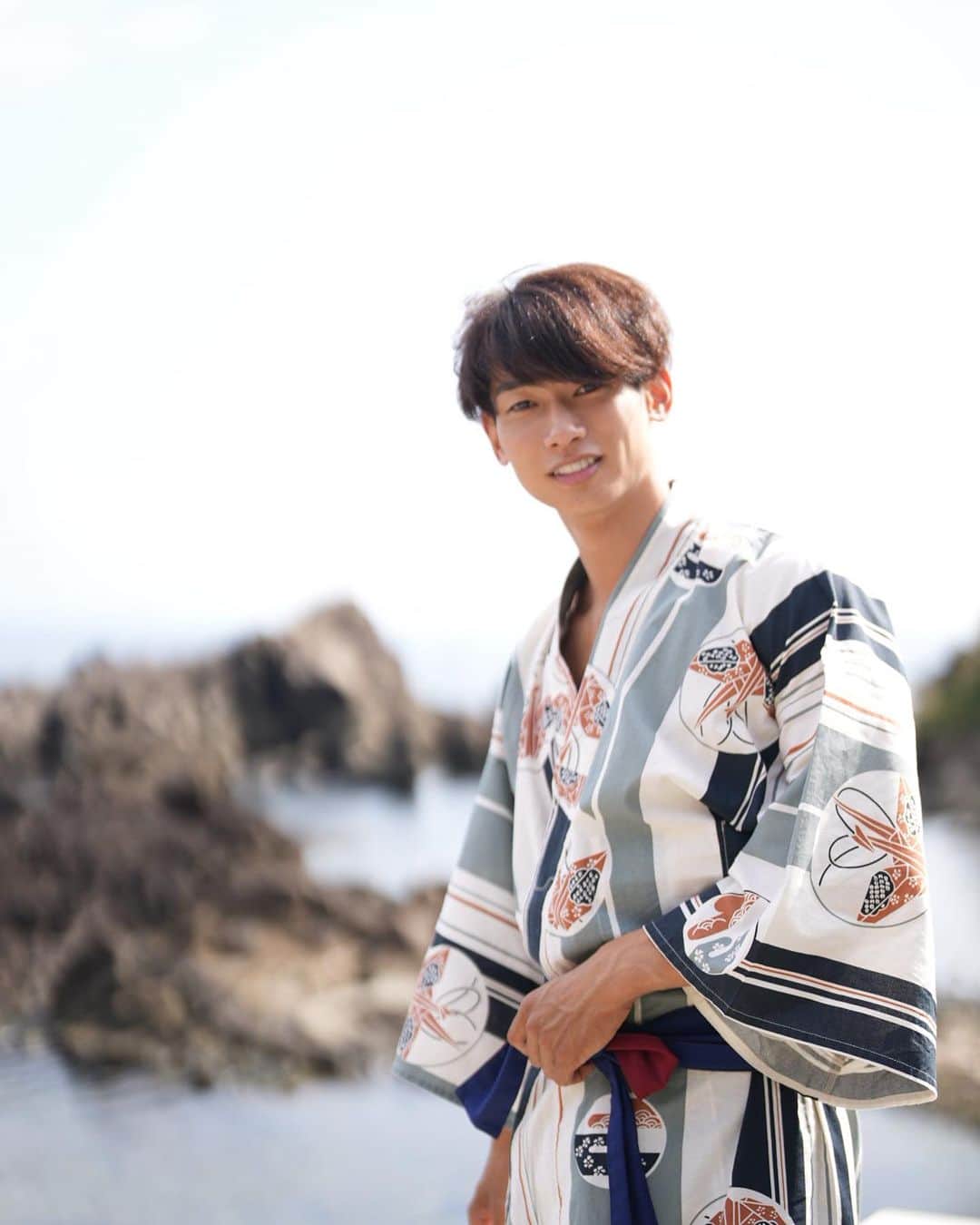 asukaさんのインスタグラム写真 - (asukaInstagram)「Would you like to spend a luxurious time at the Japanese sea while wearing a yukata?👘  浴衣久しぶり過ぎて沢山写真撮っちゃった📸  素敵な時間を有難う御座いました。 @lampnoyado  #ランプの宿 #温泉旅館 #石川県旅行 #旅館 #絶景温泉 #高級旅館 #石川県温泉 #リトリート #奥能登国際芸術祭 #世界の絶景 #能登観光 #能登 #絕景写真 #石川觀光 #青の洞窟 #能登旅行 #女子旅行 #高級ホテル #view #notopeninsula #ranpnoyado #ryokan #japanesetrip #lampnoyado」9月25日 12時00分 - bboy_asuka
