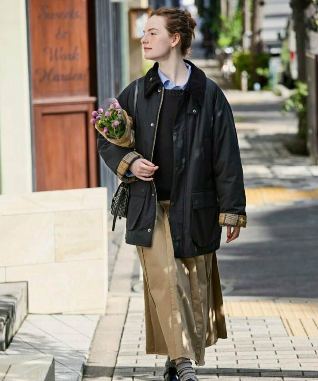 フリークスストアさんのインスタグラム写真 - (フリークスストアInstagram)「-オーセンティックな佇まいの別注中綿ブルゾン-  乗馬用ジャケットとしてベストセラーモデルのBarbourを代表する『Bedale』に中綿を入れ防寒性をアップ！ 生地や裏地のカラー、付属パーツのカラーもFREAK'S STOREオリジナルで別注したスペシャルなモデルです。  Barbour × FREAK'S STORE 別注 BEDALE INSULATION 問い合わせ番号:1155220600001 価格:¥57,200(tax in)  カラー:ブラック/オリーブ サイズ:34/36/38  ▶︎画像をタップして商品情報をチェック！  ≪開催中のキャンペーン≫ 月曜日は送料無料でお得にお買い物🚛 半年間10%OFFパスポートを抽選でプレゼント❗️ ▶詳細はTOPページ( @freaksstore_official )のURLからNewsをご覧ください。  #freaksstore #フリークスストア #freaksstore23fw #freaksstoreofficial #freaksstore_women」9月25日 12時03分 - freaksstore_official