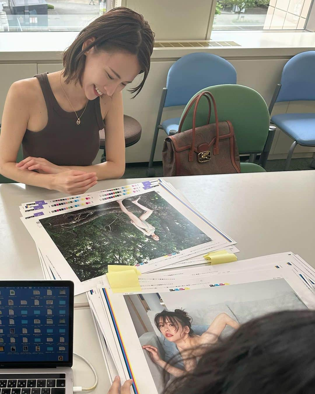 奈月セナさんのインスタグラム写真 - (奈月セナInstagram)「先日の講談社にて。 写真集発売まで1ヶ月☝🏻  今週発売の週刊誌にグラビア掲載されてます。 一足先に写真集の中身が見れちゃいます👌🫢  本日発売　週刊大衆　双葉社 ２６日（火）　FLASH　光文社 ２９日（金）　FRIDAY　講談社 #senaism」9月25日 12時08分 - natsuki_sena