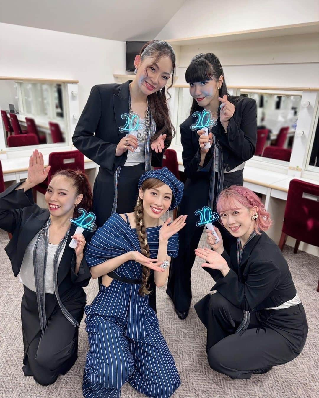 宮本美季さんのインスタグラム写真 - (宮本美季Instagram)「チーム海組！ 明日海りおさん20周年コンサート大千穐楽＠大阪梅田芸術劇場。駆け抜けたー！　 ミリオさん、ほんっっとにおめでとございます！そして、素敵なカンパニーに迎え入れて頂きありがとうございました🙏❤️ 好きすぎるメンバー！ また会う日までー！  #海組　#明日海りお #20周年」9月25日 12時17分 - mikivoice