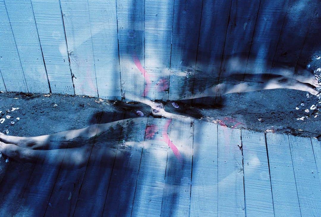 ジェナ・マローンのインスタグラム：「In a bloom state   Double exposure of my lovely co conspirator @hazelarries」