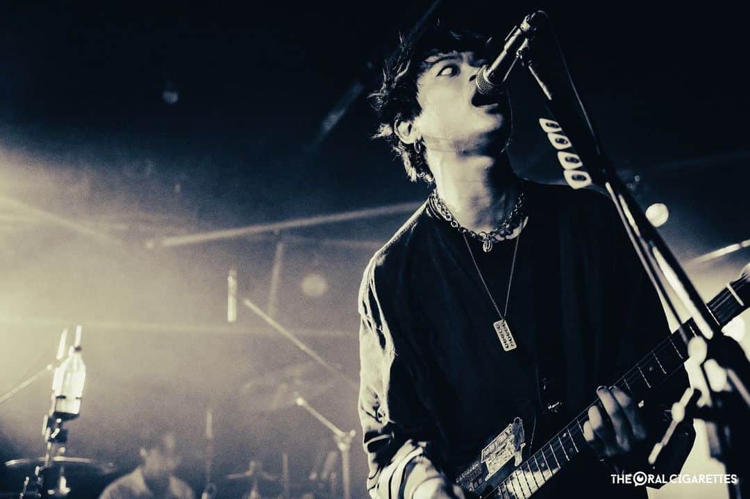 のインスタグラム：「旭川大好きになった夜。 ライブに来てたみんな頭っからアツすぎ。最高。 SATOHのメンバーともグルーヴでて、カジノドライブともグルーヴ生まれた笑 また絶対来ます。  @shot.row」
