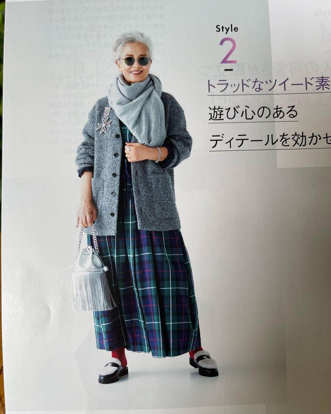 結城アンナさんのインスタグラム写真 - (結城アンナInstagram)「🍁今発売中「素敵なあの人11月号」の中ページから✨ 🍂「Sutekina Anohito」2023 November issue. In stores now✨  Photo: 中川真人 Hair&Makeup: 高松由佳 Styling: MaiKo yoshida  #agelessstyle #エイジレスファッション #greyhair #グレイヘア」9月25日 12時39分 - ayukihouse