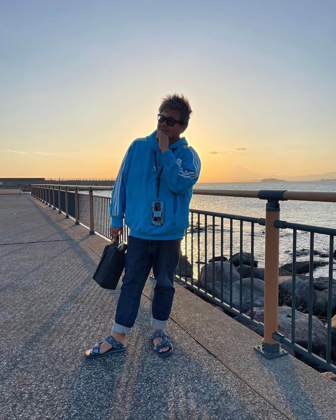 諸星伸一さんのインスタグラム写真 - (諸星伸一Instagram)「⭐️一生青春⭐️  夕陽を観ながらフッと思いにふけた。。  #lamborghini #ランボルギーニ #morohoshi #諸星伸一 #fightingstar #ファイティングスター #fsbk #世界最強モロックマ #世界最強諸星一家 #諸星一家 #powercraft  #lexani #lexanijapan #rockford #tokyo #japan  ウニ食べたかったなーて笑  ⚠️ここは一般の方は入れない場所です。」9月25日 18時13分 - morohoshi7777