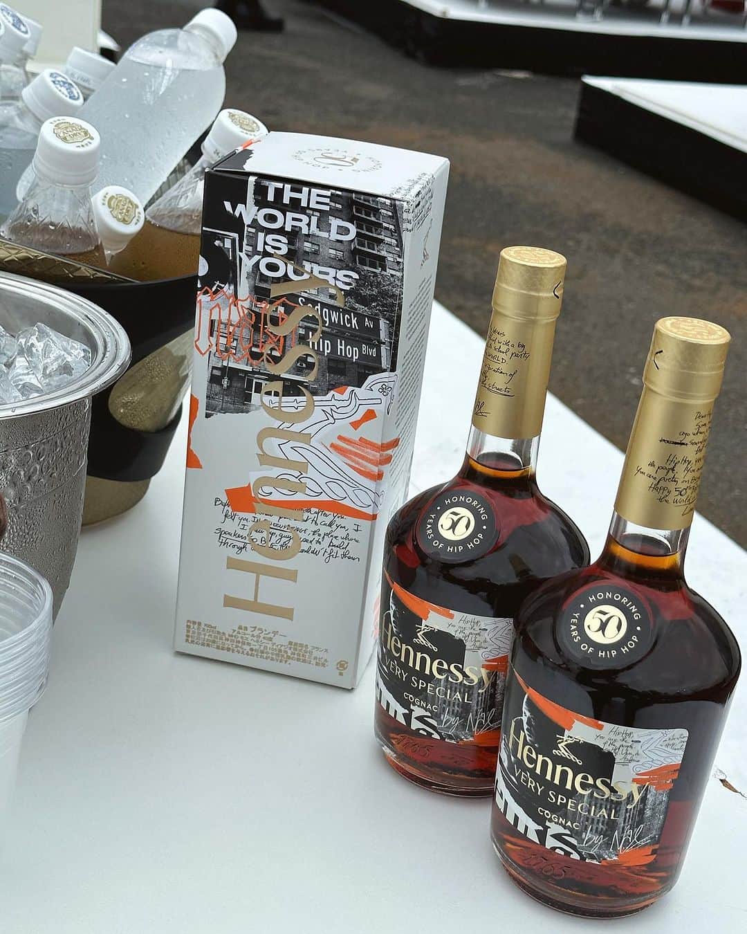 植野有砂さんのインスタグラム写真 - (植野有砂Instagram)「@Hennessy と一緒に日本最大級のHIP HOPフェスティバルTHE HOPEに参加してきました🔥 Hennessyからは、レジェンドNASとコラボした限定ボトルも発売中で早速いただいてきました🥰 HIP HOP誕生50周年は、Hennessyで乾杯しましょ😘🥃 #Hennnessy #HennessyVS #HennessyXNas #THEHOPE #HipHop50 #DrinkResponsibly #AD」9月25日 18時06分 - alisaueno