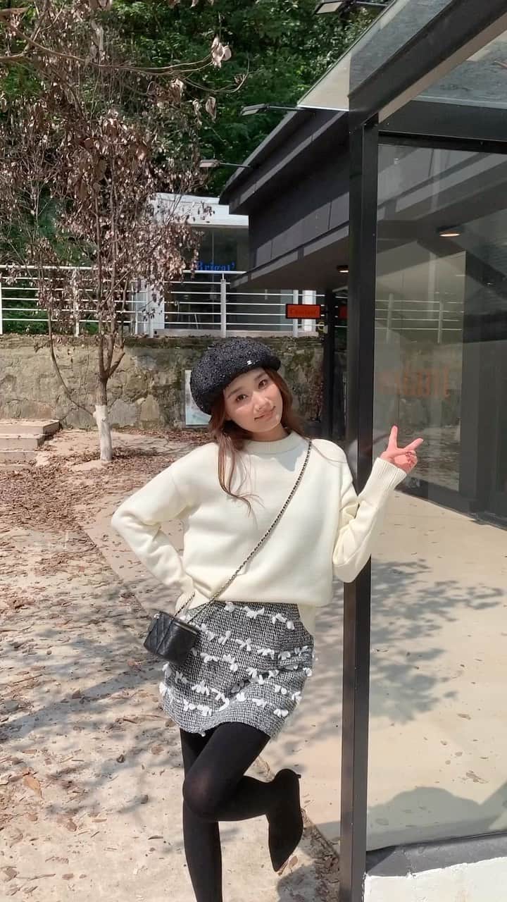 のインスタグラム：「大人気camisoleと同素材のskirt作ってみました🎀オールシーズン履けるtweed生地使用。  欲しいBB子ちゃんはいいね♡と再入荷通知登録よろしくね♡」