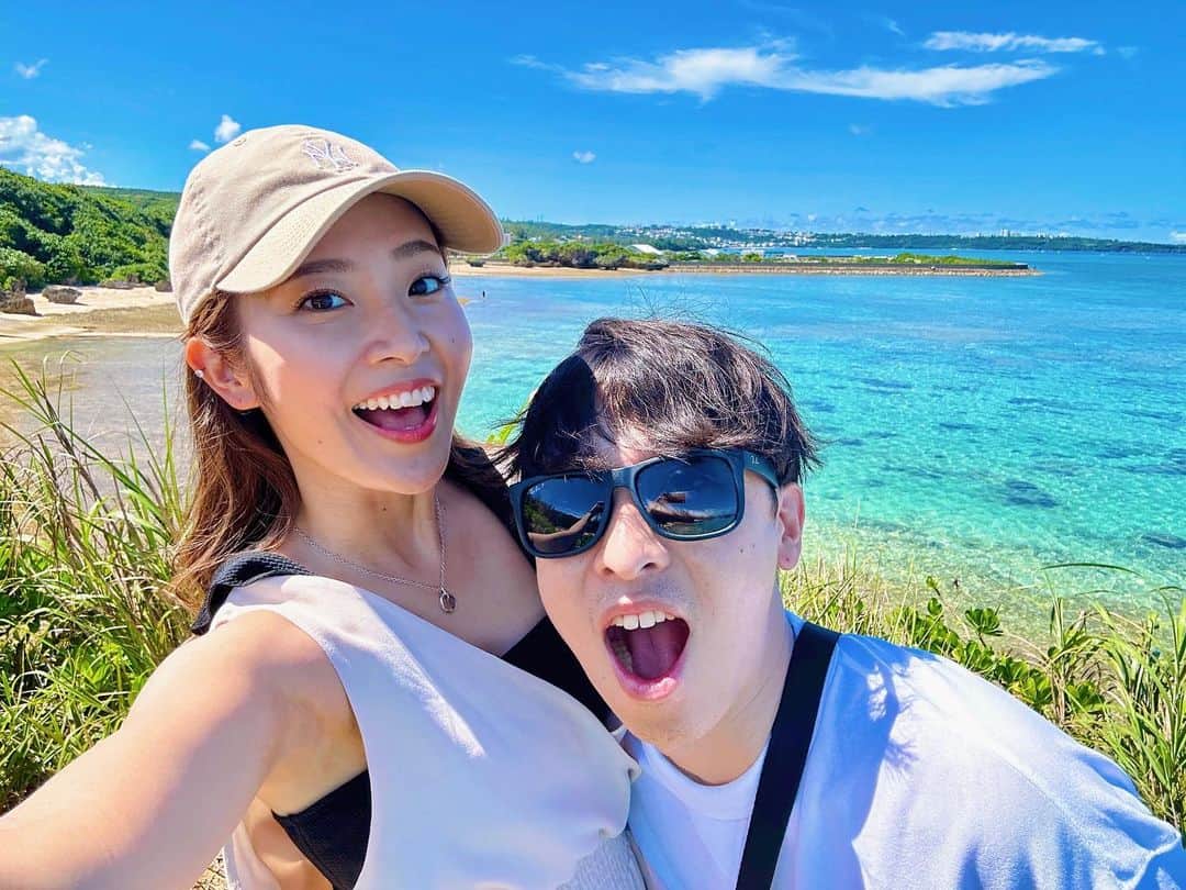 宮脇詩音のインスタグラム：「家族、親族、みんな勢揃いの30人くらいの大家族旅行🏖️✨皆さんの予定も合わせてもらってのあっという間の数日間😌🙏 シュノーケル🤿も行けて、沖縄そばも食べれて、友人にも会えて、どの瞬間も最高の夏休みとなりました☀️🫶 #一生に一度の大人の夏休み🌻」
