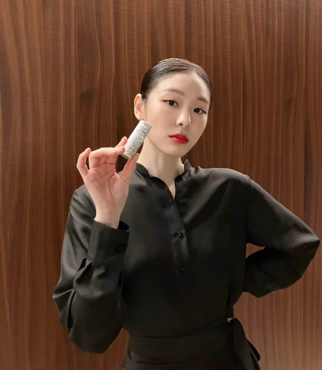 キム・ヨナさんのインスタグラム写真 - (キム・ヨナInstagram)「NEW 루즈 프리미에💋 #디올뷰티 #디올루즈프리미에 #디올오뜨꾸뛰르립스틱 #디올립스틱」9月25日 12時51分 - yunakim