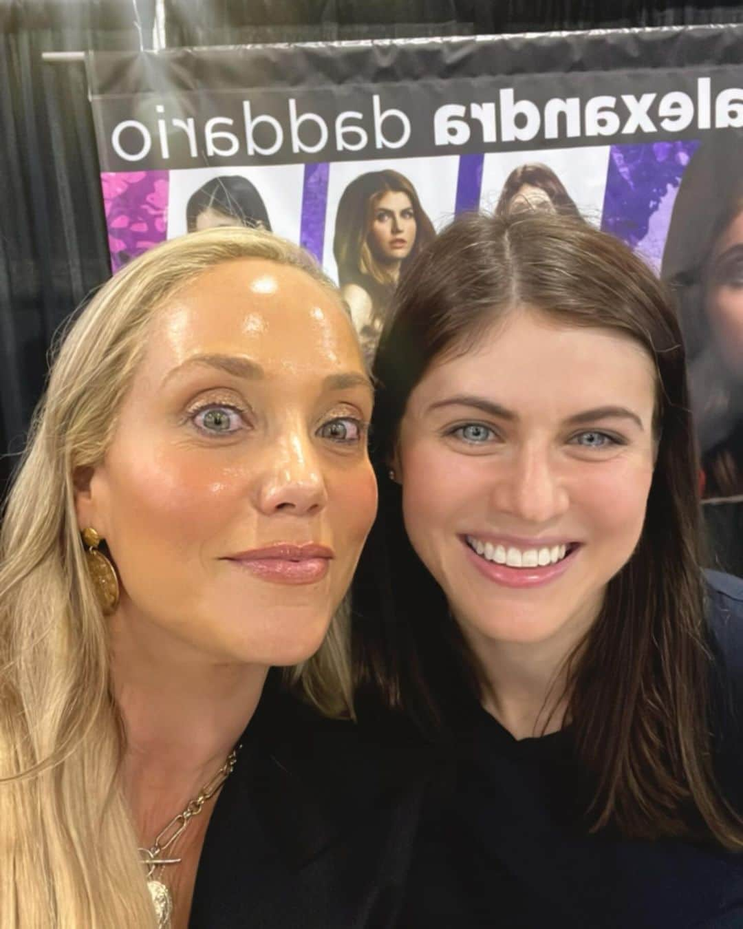 エリザベス・バークレーさんのインスタグラム写真 - (エリザベス・バークレーInstagram)「Photo dump from this past weekend @fanxsaltlake —best time with you all …meeting amazing fans and colleagues who are longtime #friendsforever  cc@mariolopez @mpgosselaar and some new #friends I adore and admire cc @bycarrieannemoss @alexandradaddario @manubennett @peytonlist @therealkrystenritter @skeetulrich @jaredpadalecki」9月25日 13時17分 - elizberkley