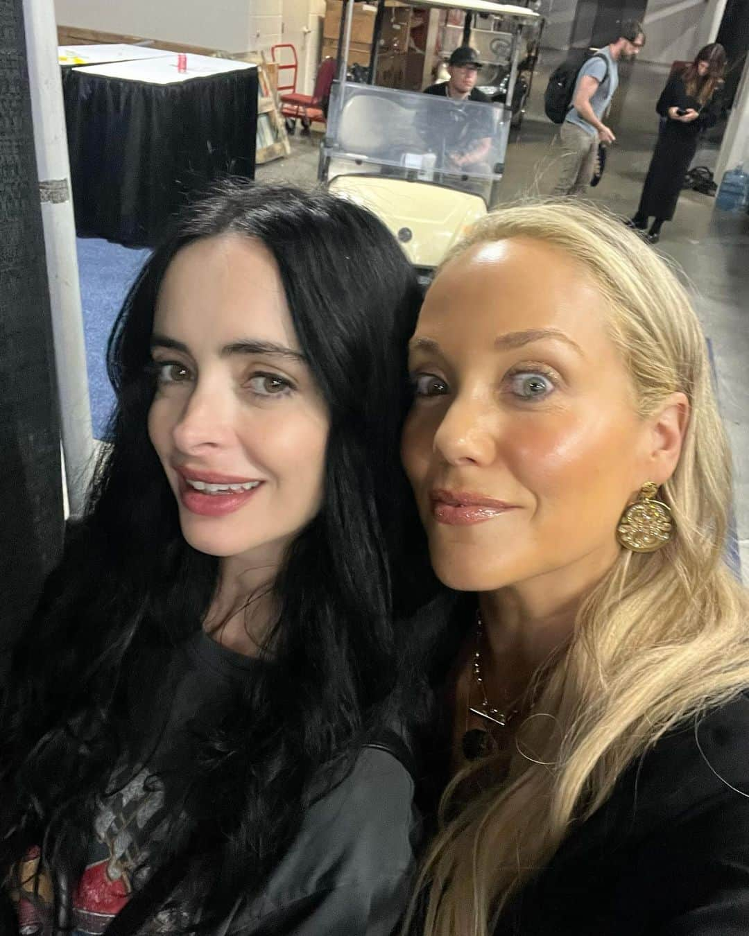 エリザベス・バークレーさんのインスタグラム写真 - (エリザベス・バークレーInstagram)「Photo dump from this past weekend @fanxsaltlake —best time with you all …meeting amazing fans and colleagues who are longtime #friendsforever  cc@mariolopez @mpgosselaar and some new #friends I adore and admire cc @bycarrieannemoss @alexandradaddario @manubennett @peytonlist @therealkrystenritter @skeetulrich @jaredpadalecki」9月25日 13時17分 - elizberkley