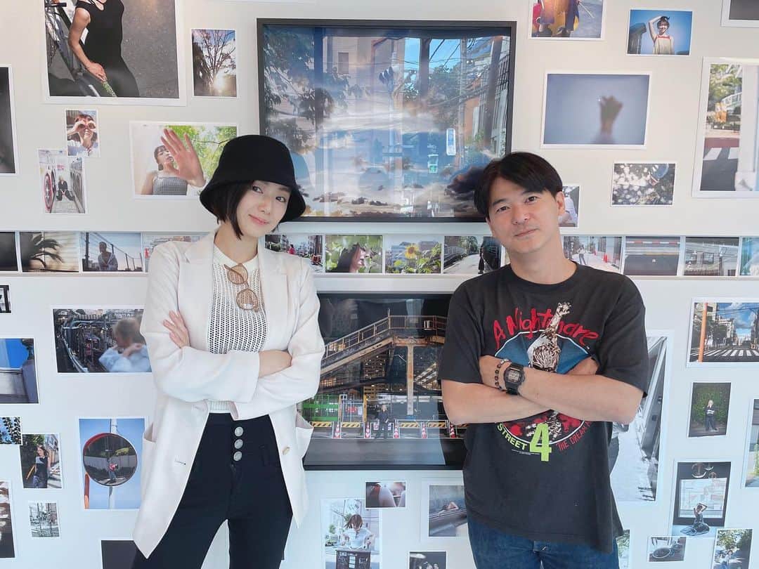 片山萌美のインスタグラム：「📷  アンディ・チャオ氏 （ @ndchow75 ) × 代官山　SUMMER2023   展示をみに...!!🚶‍♀️  写真が素敵なのは勿論のこと  写真展を見て アンディさんと話すことで 自分の中の何かが 湧き上がってくるのがわかって なんか高揚感。  #アンディチャオ　 #drella  #代官山　 #moemikatayama」