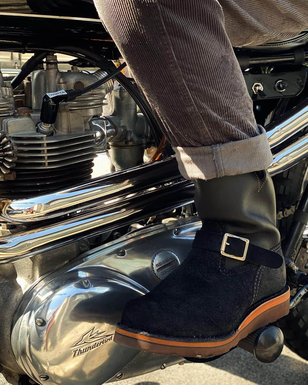 のインスタグラム：「My WESCO! "Boss"  -Black Leather Rough Out × Grain Side-  ---------------------------------------------------- 📸 あなたの「自慢の一足」撮らせてください！  WESCO JAPAN直営各店では、普段からウエスコブーツを愛用いただいている方々の「自慢の一足」の写真を撮らせていただいております。 定期的にホームページやインスタグラム等で公開しているので「我こそは！」と言う方も是非お声掛けください！ ----------------------------------------------------  #mywesco #westcoastshoecompany #wesco #wescoboots #mywesco #boss #since1918 #100YEARS #oregon #portland #scappoose #madeinUSA🇺🇸 #triumph #thunderbird #motorcycle #japan #osaka #wescojapan #tokyo #wescoebisu #wescosetagaya」