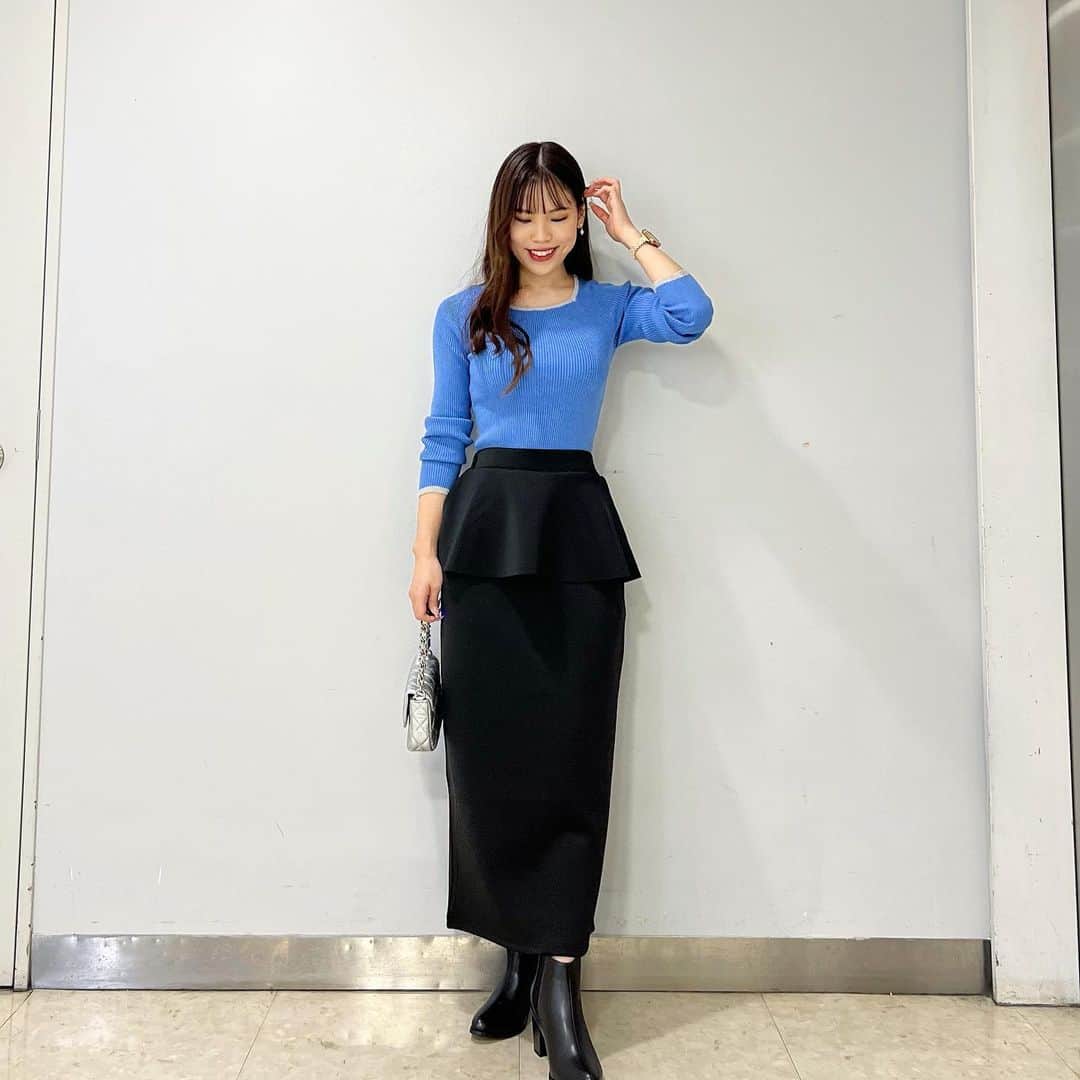 神戸レタス三宮店のインスタグラム：「・  .   体型カバーしてくれるペプラムタイトスカート🥺✨ シワになりにくいポンチ素材なのも嬉しいポイント💕 C6827とセットアップとしても着て頂けます🥰❣️❣️  ↓タグ付けできなかった品番↓ 👚🏷️C6821 👖🏷️M3935  ・ ・  ▶︎▶︎▶︎STAFF たにぴ　155cm(梅田店) ・ ・  #kobelettuce#神戸レタス#プチプラコーデ#プチプラ#大人女子#おしゃれ女子 #coordinate#ootd#ootdfashion#コーデ#コーディネート#fashion#今日のコーデ#おしゃれさんと繋がりたい #秋服 #秋服コーデ #osaka#大阪#HEP_SHOPS#20代ファッション#キレいめコーデ#ブルーコーデ#ペプラムタイトスカート#レタジョ#hep#aeonmall_toyokawa_topic」