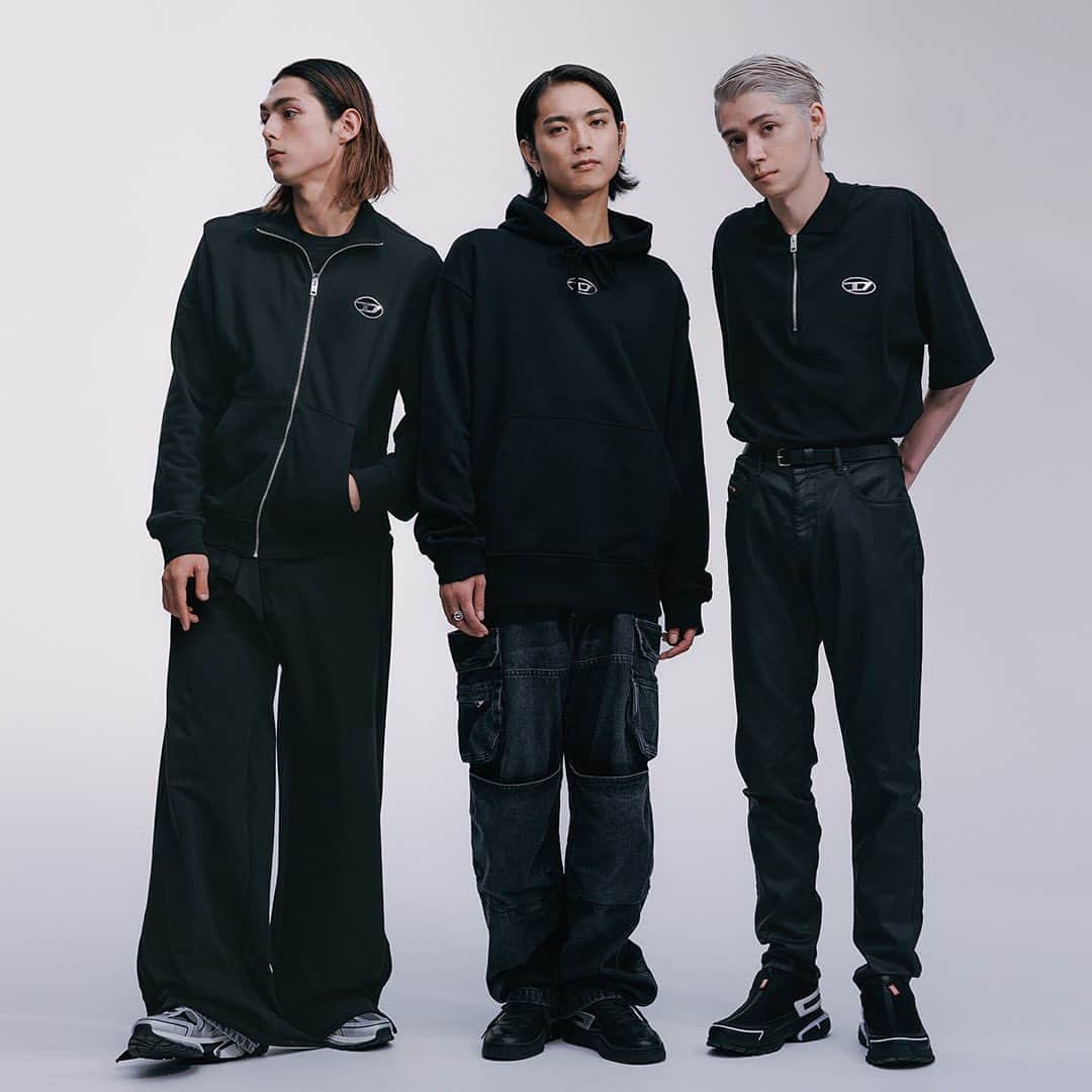 メンズノンノさんのインスタグラム写真 - (メンズノンノInstagram)「デニムとモードと、オーバルD。OUR’sが「ディーゼル」の最新作をチェック！   ハイエンドなファッションをYouTubeで発信するOUR’sが、ディーゼルの最新コレクションをチェック！  3人が気になったアイテムをコーディネートとともにお届け。  ディーゼル 銀座でのセルフスタイリング動画もお見逃しなく！   Photos:Shuhei Tsunekawa　Hair & Make-up:NOBUKIYO　Styling:Yoshiaki Komatsu   @diesel @koutafukami @claude0417 @rose_0507_  #ours #深水光太 #ローズ #クロウドモーガン #DIESEL #ディーゼル #メンズノンノ #mensnonno #pr」9月25日 13時35分 - mensnonnojp