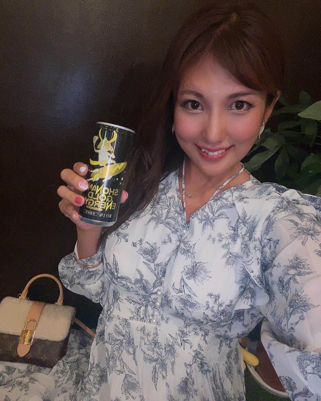 神谷麻美さんのインスタグラム写真 - (神谷麻美Instagram)「#居酒屋クエスト に行ったよぉ🥰🤘💖🍻✨️ #ドラクエ #スライム 君可愛い🩵🩷🩵🩷✨️  #ライブハウス と融合型してる居酒屋なの🤘💖🎶✨️  昨日も#LIVE もしてて、Metal、ROCK系だったから、見てて楽しかった🤘🥰し、LIVEしたくなったよん💖🤘🥰🎶  しかも、ご飯も全部すごく美味しかったぁ🥰❤️✨️ 手作りタコスや手作りクレープもあるし、軟骨とか、コロッケもサクサクで美味しかったぁ💖✨️  #湘南ゴールドエナジードリンク も美味しすぎたぁ🍊❤️✨️  🍻月〜木限定！40種類以上のサワーや生ビール、ハイボールなどが、390円でお楽しみいただけるサービス中だよ💖✨️  ライブ楽しみながら居酒屋を楽しめて、最高だったよ🥰💖🎶✨️  #LIVEしたい ❣️❣️🤘❤️‍🔥❤️‍🔥  @izakayaquest  #オダワラクエスト #PR #小田原グルメ #小田原居酒屋 #小田原観光 #小田原駅 #odawaraquest#dragonquest」9月25日 13時36分 - asamice428