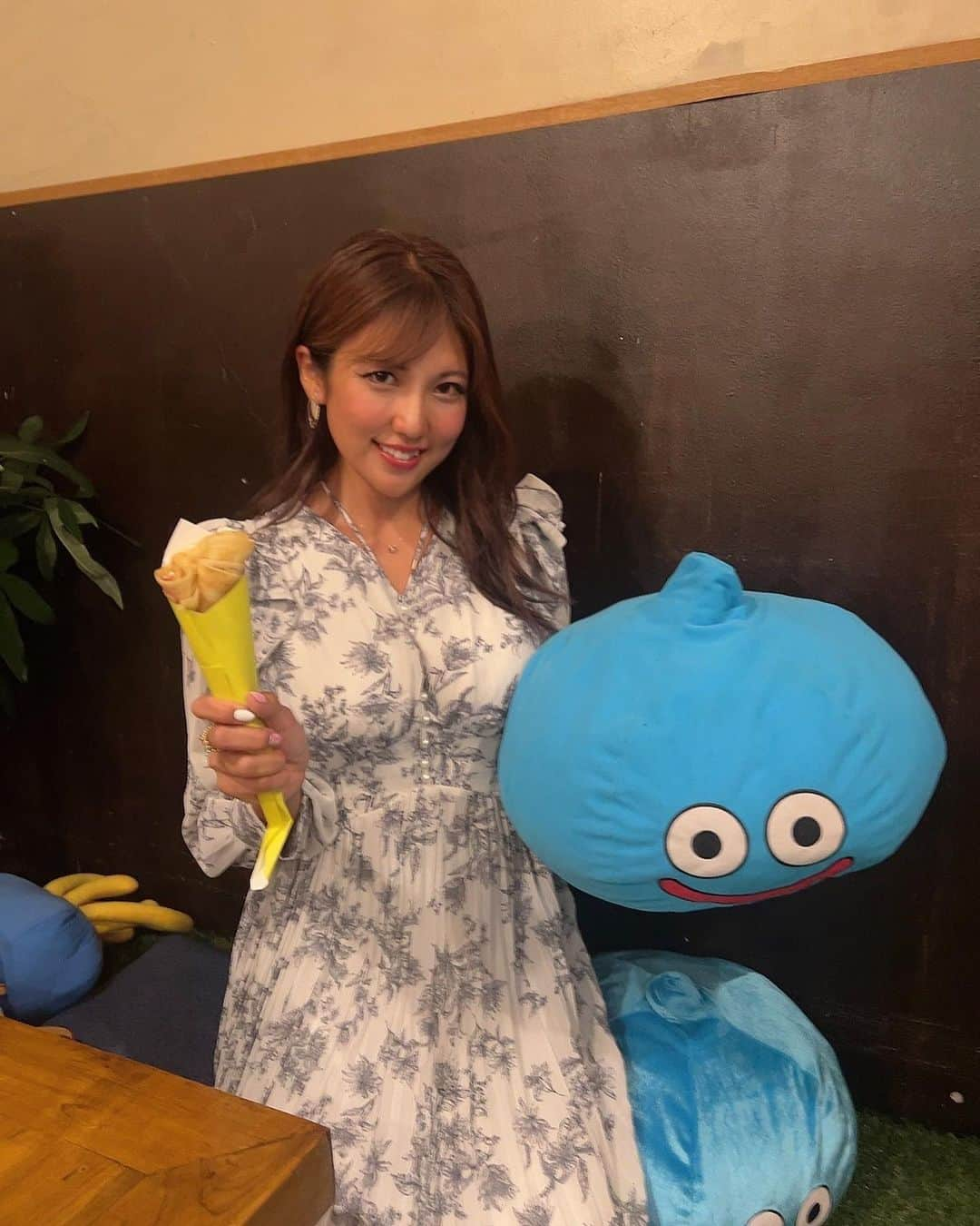 神谷麻美さんのインスタグラム写真 - (神谷麻美Instagram)「#居酒屋クエスト に行ったよぉ🥰🤘💖🍻✨️ #ドラクエ #スライム 君可愛い🩵🩷🩵🩷✨️  #ライブハウス と融合型してる居酒屋なの🤘💖🎶✨️  昨日も#LIVE もしてて、Metal、ROCK系だったから、見てて楽しかった🤘🥰し、LIVEしたくなったよん💖🤘🥰🎶  しかも、ご飯も全部すごく美味しかったぁ🥰❤️✨️ 手作りタコスや手作りクレープもあるし、軟骨とか、コロッケもサクサクで美味しかったぁ💖✨️  #湘南ゴールドエナジードリンク も美味しすぎたぁ🍊❤️✨️  🍻月〜木限定！40種類以上のサワーや生ビール、ハイボールなどが、390円でお楽しみいただけるサービス中だよ💖✨️  ライブ楽しみながら居酒屋を楽しめて、最高だったよ🥰💖🎶✨️  #LIVEしたい ❣️❣️🤘❤️‍🔥❤️‍🔥  @izakayaquest  #オダワラクエスト #PR #小田原グルメ #小田原居酒屋 #小田原観光 #小田原駅 #odawaraquest#dragonquest」9月25日 13時36分 - asamice428