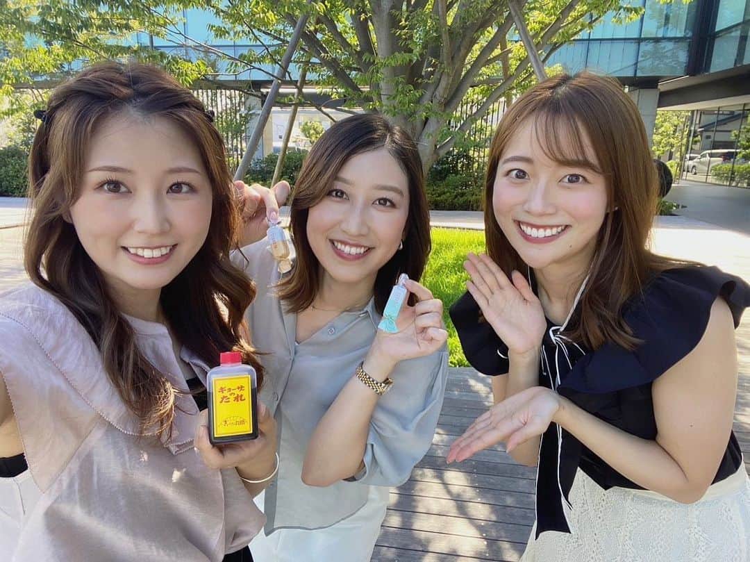 臼井佑奈のインスタグラム：「アナウンサーお取り寄せグルメ対決❤️‍🔥🚀  インディアンスのおふたりに、 垣内アナ、澤井アナと私臼井が、それぞれの地元おすすめのお取り寄せグルメをプレゼンしました🥸  インディアンスのおふたりに刺さったグルメはどれなのでしょうか…！？ガチンコバトルになっています🤜🤛  私の超〜おすすめのものをご紹介して、おいしく食べていただいて、嬉しかったぁ✌🏽✌🏽✌🏽 ぜひ！今日のまるごとご覧ください🛫  #アナウンサー #お取り寄せグルメ」