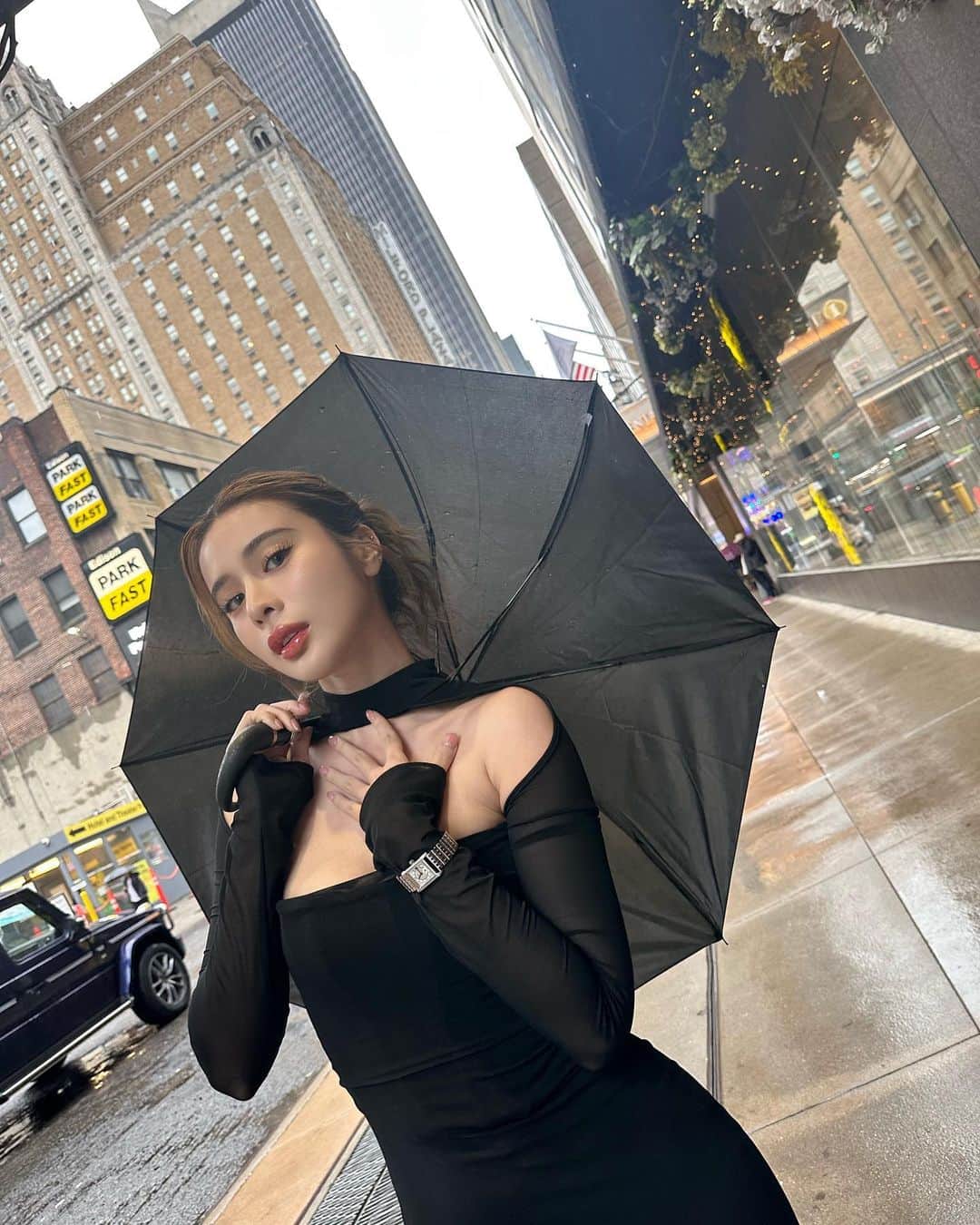 Supassaraさんのインスタグラム写真 - (SupassaraInstagram)「🫠💦😶‍🌫️❄️🚕  #MiniDolceVita #LonginesDolceVita #EleganceIsAnAttitude #Longines #LonginesThailand」9月25日 13時46分 - supassra_sp