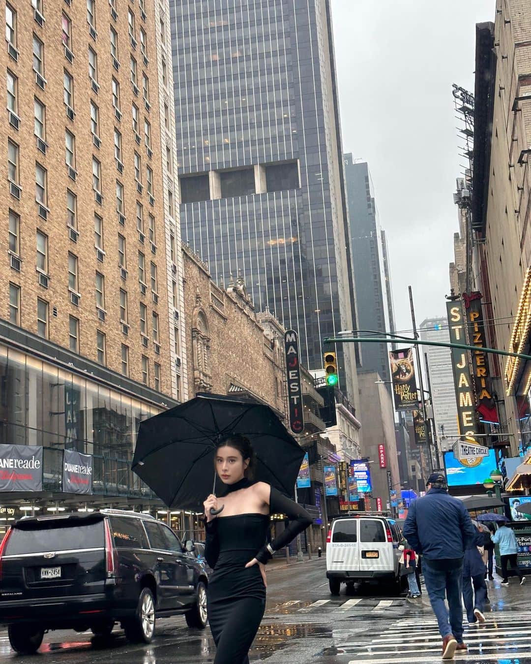 Supassaraさんのインスタグラム写真 - (SupassaraInstagram)「🫠💦😶‍🌫️❄️🚕  #MiniDolceVita #LonginesDolceVita #EleganceIsAnAttitude #Longines #LonginesThailand」9月25日 13時46分 - supassra_sp