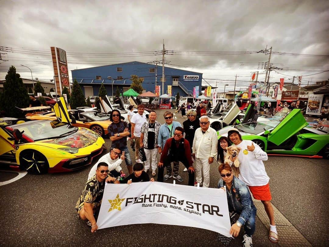 のインスタグラム：「⭐️埼玉県吉川市⭐️  天気もって良かった〜✨  ウニクス吉川イベントにて声かけてくれた皆さんありがとうございます✨  #lamborghini #ランボルギーニ #morohoshi #諸星伸一 #fightingstar #ファイティングスター #fsbk #世界最強モロックマ #世界最強諸星一家 #諸星一家 #powercraft  #lexani #lexanijapan #rockford #tokyo #japan  小さなイベントも 大きなイベントも 全力で頑張ります✨  "初心忘れるべからず"です✨」