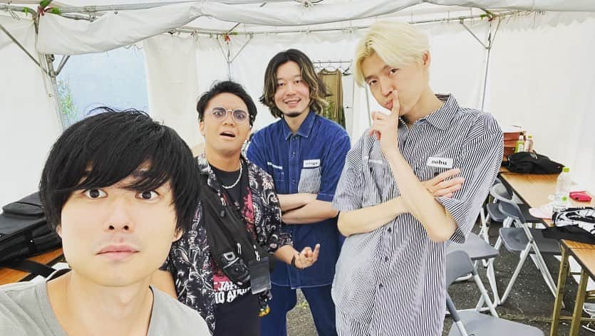 石毛輝さんのインスタグラム写真 - (石毛輝Instagram)「🕺🏻 2023.09.24 いしがきMUSIC FESTIVAL 2023  めっちゃ楽しかった！ 来年はバンド編成でも出たいです。 盛岡、というか岩手の各地には大好きな人たちがいて昨日のいしがきに一堂に会してる感じがたまらんかったです。 新たな出会いもあり、ますます東北が大好きになりました。 うちの母親は一関出身で子供の頃はよく岩手へ遊びに行ってたので、どこかノスタルジックな気持ちになりながら昨日のDJをやりました。 それにしてもあんな盛り上がるとは思わんかった。 踊ってくれた人ありがとう。 また会いに行きます🕺🏻 動画はテレフォンズの未配信新曲Danger Boyです。  #いしがきミュージックフェスティバル」9月25日 13時53分 - akiraishige