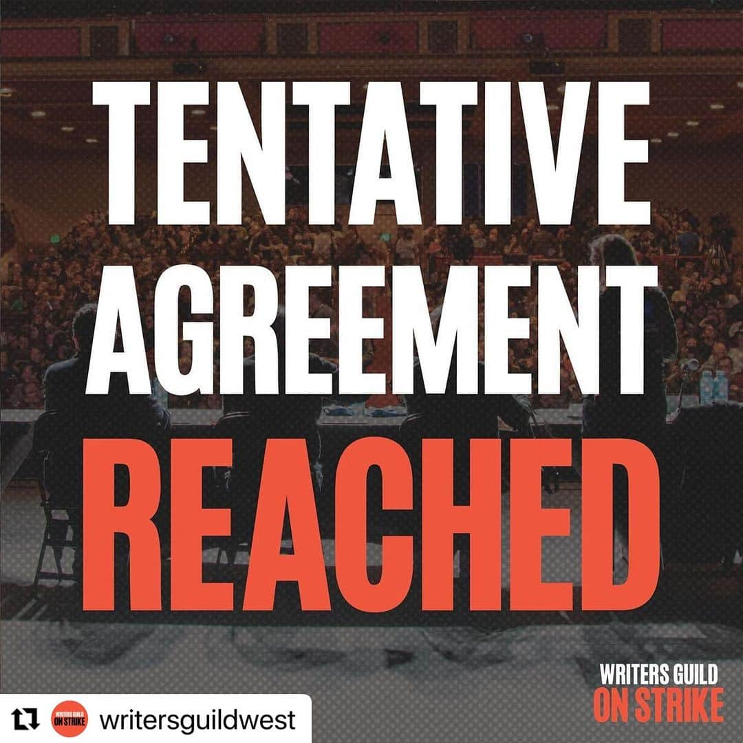 アリシア・ウィットさんのインスタグラム写真 - (アリシア・ウィットInstagram)「this is fantastic news…  deeply hopeful…  #Repost @writersguildwest with @use.repost ・・・ The WGA and AMPTP have reached a tentative agreement. This was made possible by the enduring solidarity of WGA members and extraordinary support of our union siblings who stood with us for over 146 days. More details coming after contract language is finalized. #WGAStrike」9月25日 14時03分 - aliciawitty