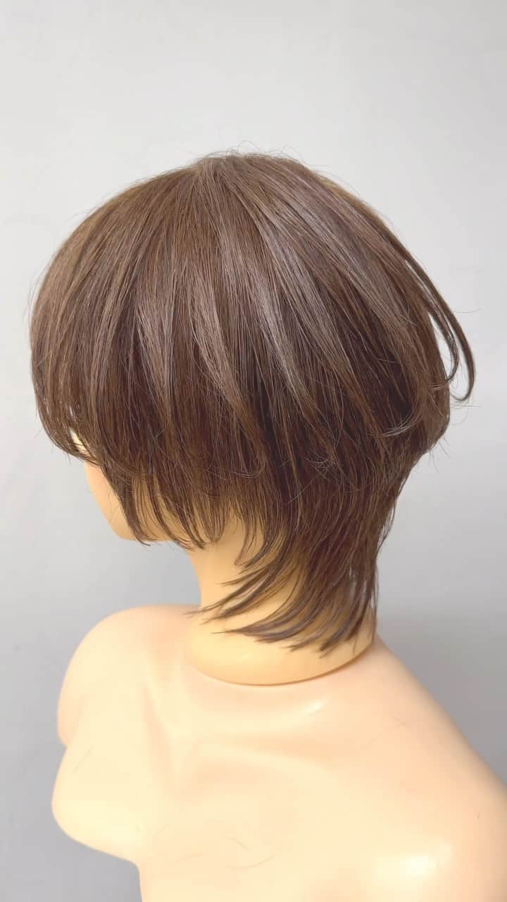 鶴谷和俊のインスタグラム：「ウルフカット🐺  使用ハサミ @joewell_global  @joewell_japan  ニューコバルト NC-5 カーブ笹刃 SDB-R  #ウルフカット #カット #ヘアカット #ヘアスタイル #髪型 #ทรงผม #ตัดผม #頭髮款式 #剪頭髮 #hair  #hairstyle #hairstyles #hairstyleideas #hairstylest #hairstyle #hairstylevideo #머리스타일 #머리스타일 #긴머리레이어드컷  #긴머리레이어드펌  #레이어드컷  #레이어드펌  #c컬  #여자머리  #여신머리  #하움 #허그컷  #허그펌」