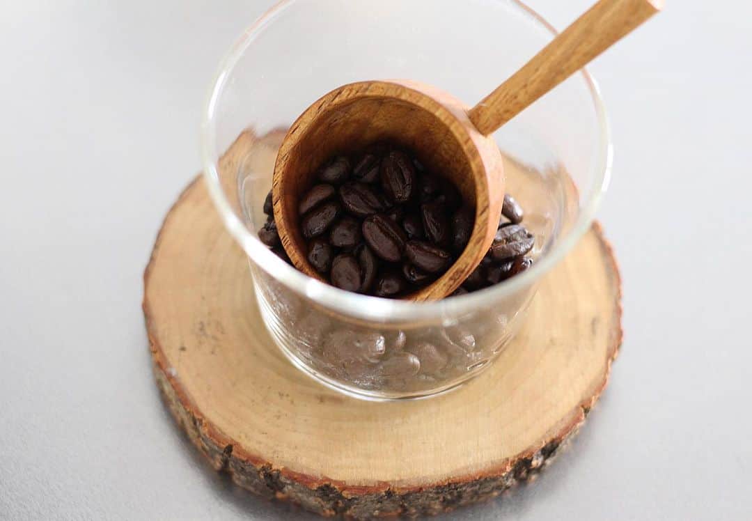 _chunk99_さんのインスタグラム写真 - (_chunk99_Instagram)「コーヒーでひと休み☕️  今日のコーヒーは、コーヒーイベント【SCAJ2023】に出展予定の　@taproot_coffee_roasterz の深煎り☕️  エチオピアSNNPR州ゲデオ地区原産のコーヒー豆🫘  産地から届いたばかりのコーヒー豆なので、酸化せず新鮮な味わい✨  深煎りだけど苦いだけではなくフルーティーな香りも楽しめてとてもおいしいコーヒーでした✨  @taproot_coffee_roasterz #PR #coffeetime#coffeeholic#coffeelover#コーヒー#コーヒーのある暮らし#コーヒーの時間#キッチン」9月25日 14時12分 - _chunk99_