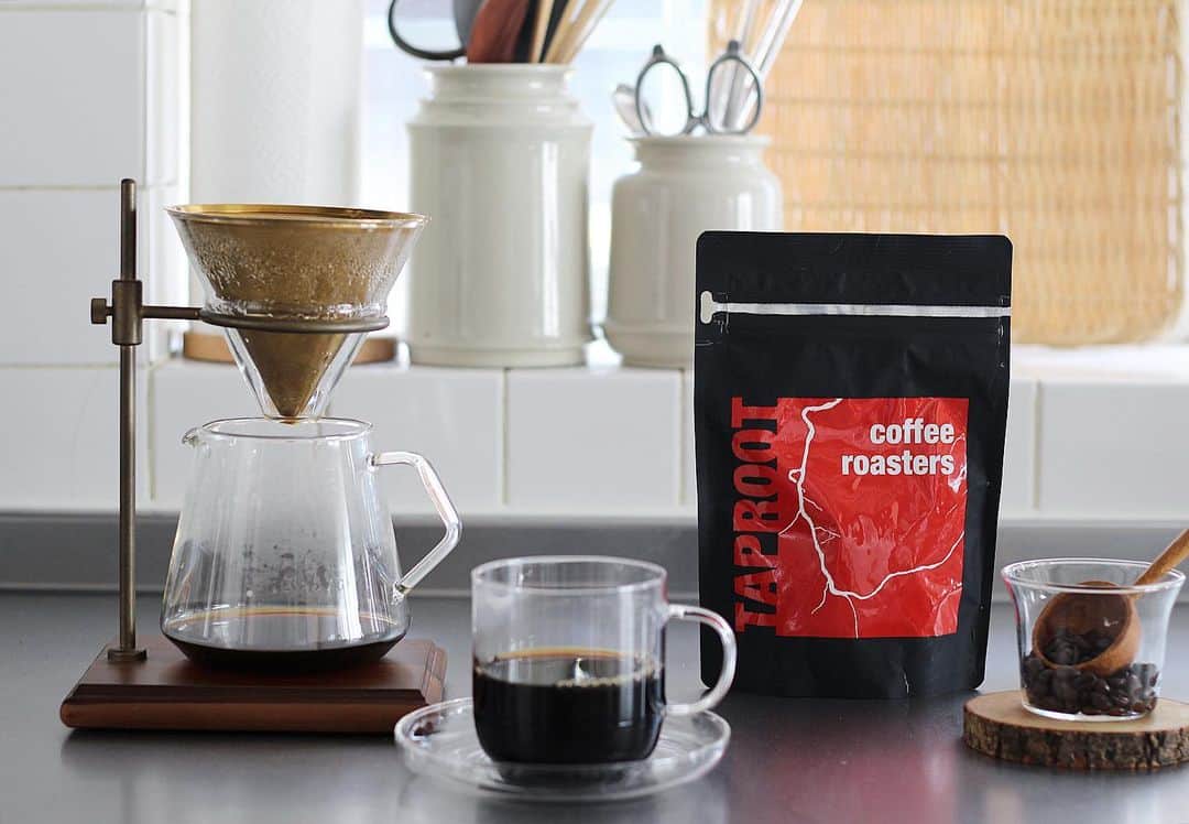 _chunk99_さんのインスタグラム写真 - (_chunk99_Instagram)「コーヒーでひと休み☕️  今日のコーヒーは、コーヒーイベント【SCAJ2023】に出展予定の　@taproot_coffee_roasterz の深煎り☕️  エチオピアSNNPR州ゲデオ地区原産のコーヒー豆🫘  産地から届いたばかりのコーヒー豆なので、酸化せず新鮮な味わい✨  深煎りだけど苦いだけではなくフルーティーな香りも楽しめてとてもおいしいコーヒーでした✨  @taproot_coffee_roasterz #PR #coffeetime#coffeeholic#coffeelover#コーヒー#コーヒーのある暮らし#コーヒーの時間#キッチン」9月25日 14時12分 - _chunk99_
