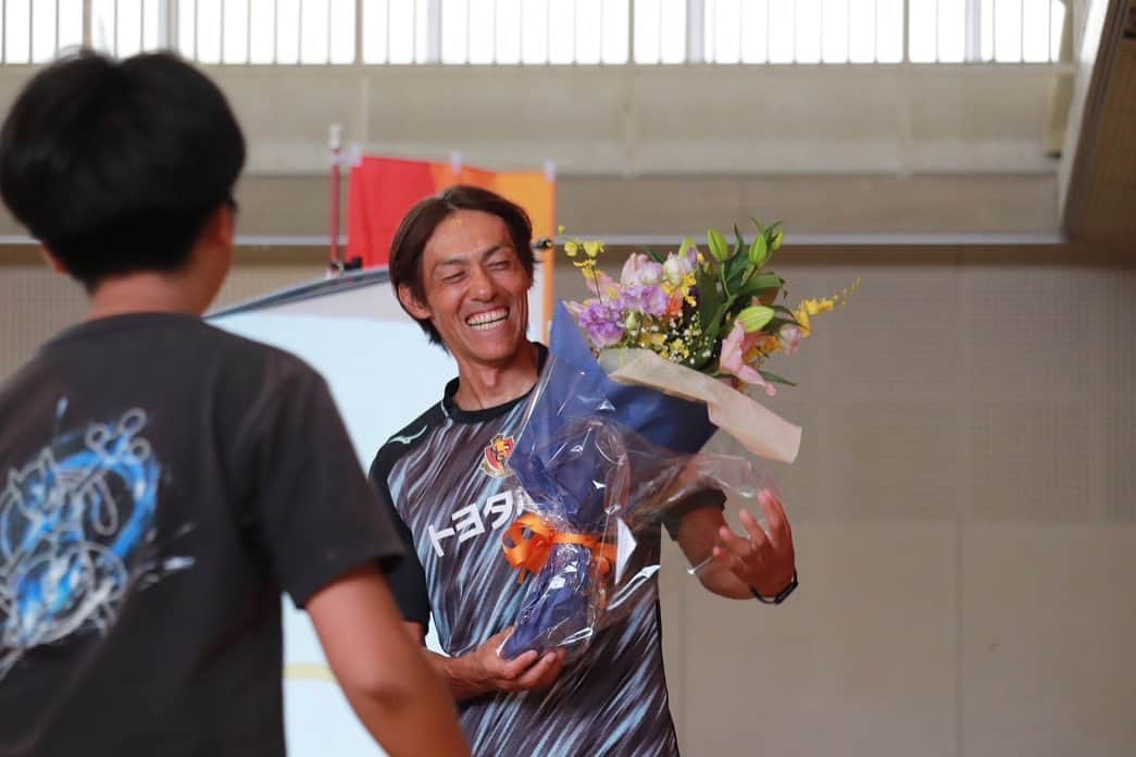 楢崎正剛さんのインスタグラム写真 - (楢崎正剛Instagram)「先日の「名古屋市立弥富小学校 150周年事業」である学校訪問の様子です。  それにしても150年てすごいですね。 素晴らしい機会をいただきありがとうございました！ またお会いしましょう。  #小学校訪問 #弥富小学校 #名古屋市 #名古屋グランパス」9月25日 14時19分 - seigo_narazaki