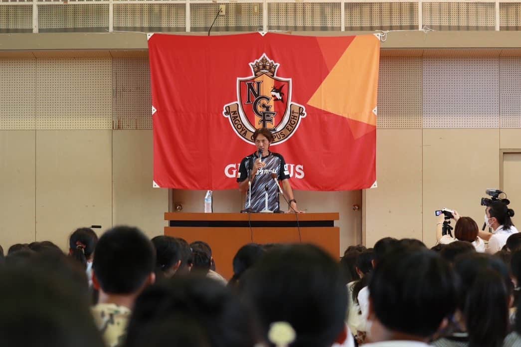 楢崎正剛さんのインスタグラム写真 - (楢崎正剛Instagram)「先日の「名古屋市立弥富小学校 150周年事業」である学校訪問の様子です。  それにしても150年てすごいですね。 素晴らしい機会をいただきありがとうございました！ またお会いしましょう。  #小学校訪問 #弥富小学校 #名古屋市 #名古屋グランパス」9月25日 14時19分 - seigo_narazaki