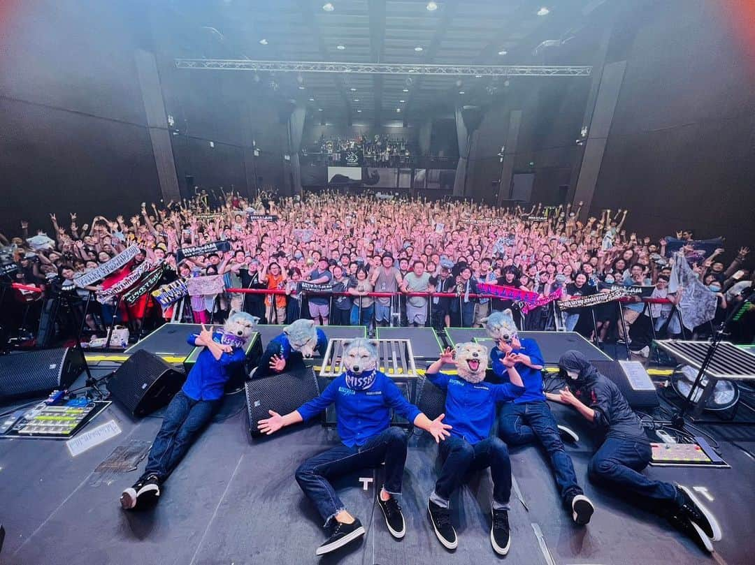 Man With A Missionさんのインスタグラム写真 - (Man With A MissionInstagram)「Wolves on Parade at Guangzhou It was so damn good to be here and the crowd was just insane  Thanks so much Guangzhou!!!  And big thanks to China It was a pleasure to tour in your country 再見！！！  #mwamjapan #wolvesonparade #guan #china #thanksto #beijing #shanghai #guangzhou  #再見 #好撚正」9月25日 14時19分 - mwamofficial