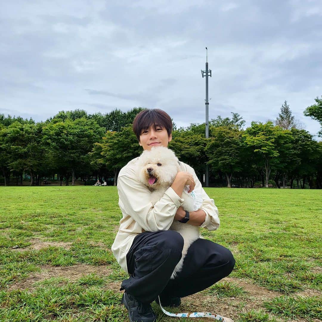 イ・ヒョヌのインスタグラム：「🐶」