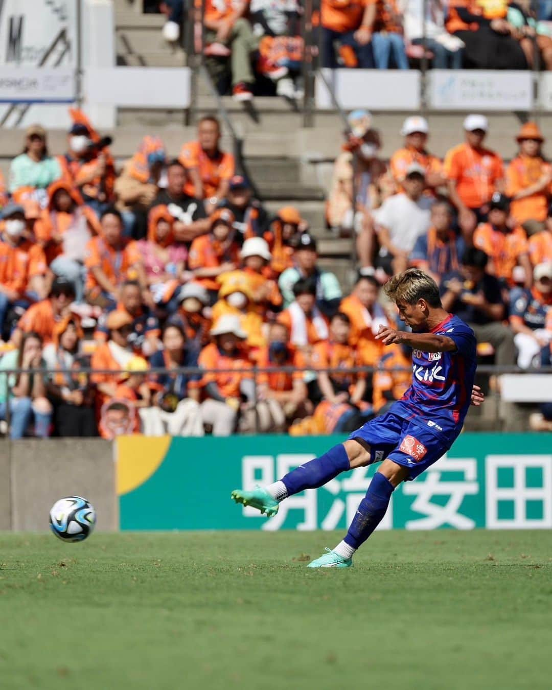 松田陸のインスタグラム：「⚽️ もっと練習します。  #松田陸 #ヴァンフォーレ甲府 #vfk」