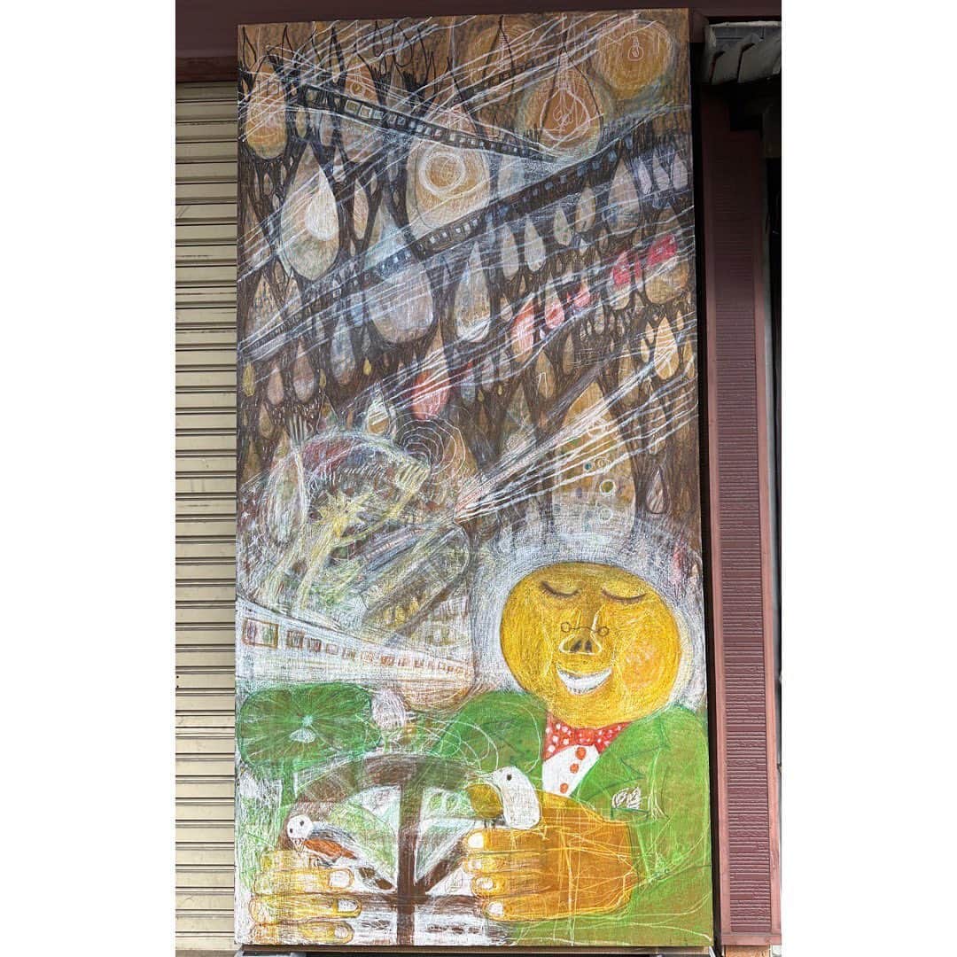 村井美樹さんのインスタグラム写真 - (村井美樹Instagram)「#くろよん60市街地シャッターアート  #黒部ダム 60周年を記念して、 #大町駅前本通り商店街 で、黒部ダムをモチーフにした　#シャッターアート が7箇所、11月30日まで展示されています🎨🖼️  #鉄拳さん @tekkenparapara と #大町中学校 美術部の皆さん、 #麻倉美術部　@asagurart  の皆さんや　#大町岳陽高校 の皆さん、作家の #園田源二郎 さんの作品などなど。大町に訪れたら、ぜひチェックしてみてくださいね☺️✨  来年は第3回　#北アルプス国際芸術祭 が大町で開催されるし、町中がアートで彩られると思うと楽しみ😆  #信濃大町観光大使 #信濃大町 #大町市」9月25日 14時42分 - miki_murai_